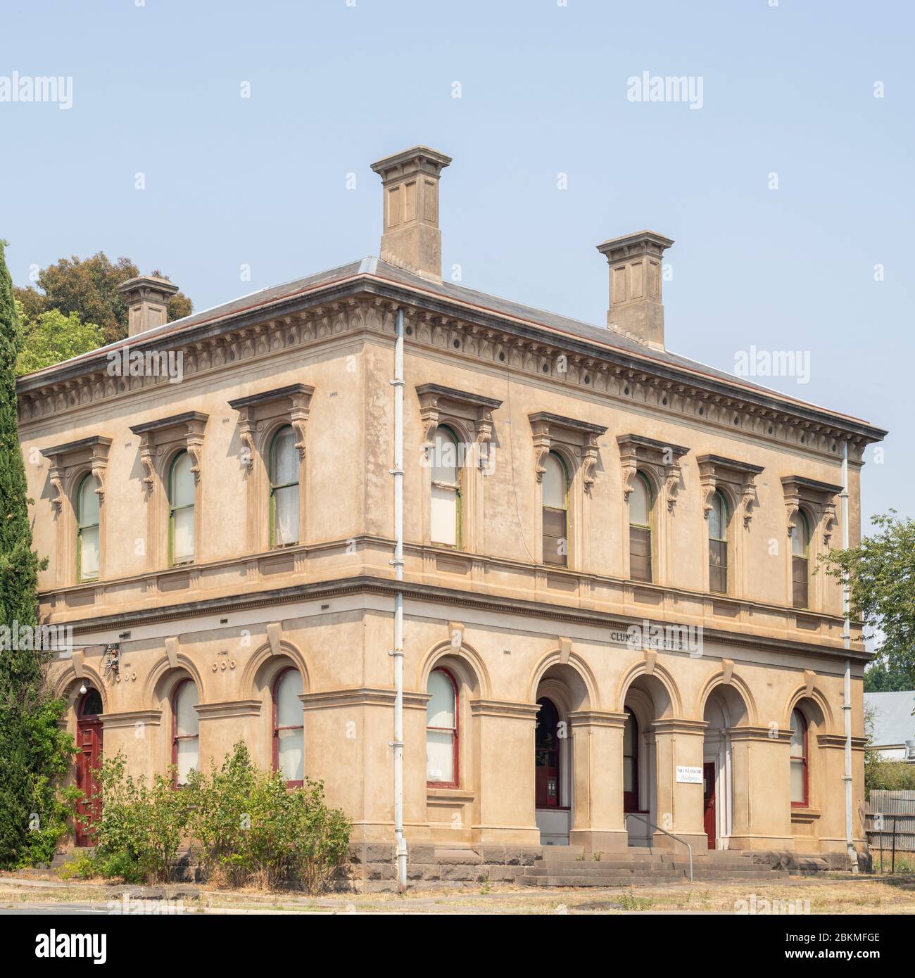 Das Postamt in der historischen Goldgräberstadt Clunes im Zentrum von Victoria. Stockfoto