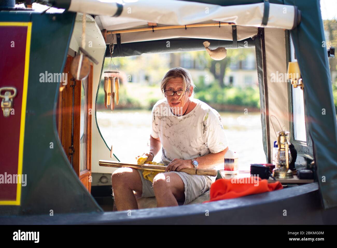 Nick (kein Nachname) ist ein Bewohner einer Insel an der Themse, Südlondon, während Großbritannien weiterhin in der Sperre bleibt, um die Ausbreitung des Coronavirus einzudämmen. Stockfoto