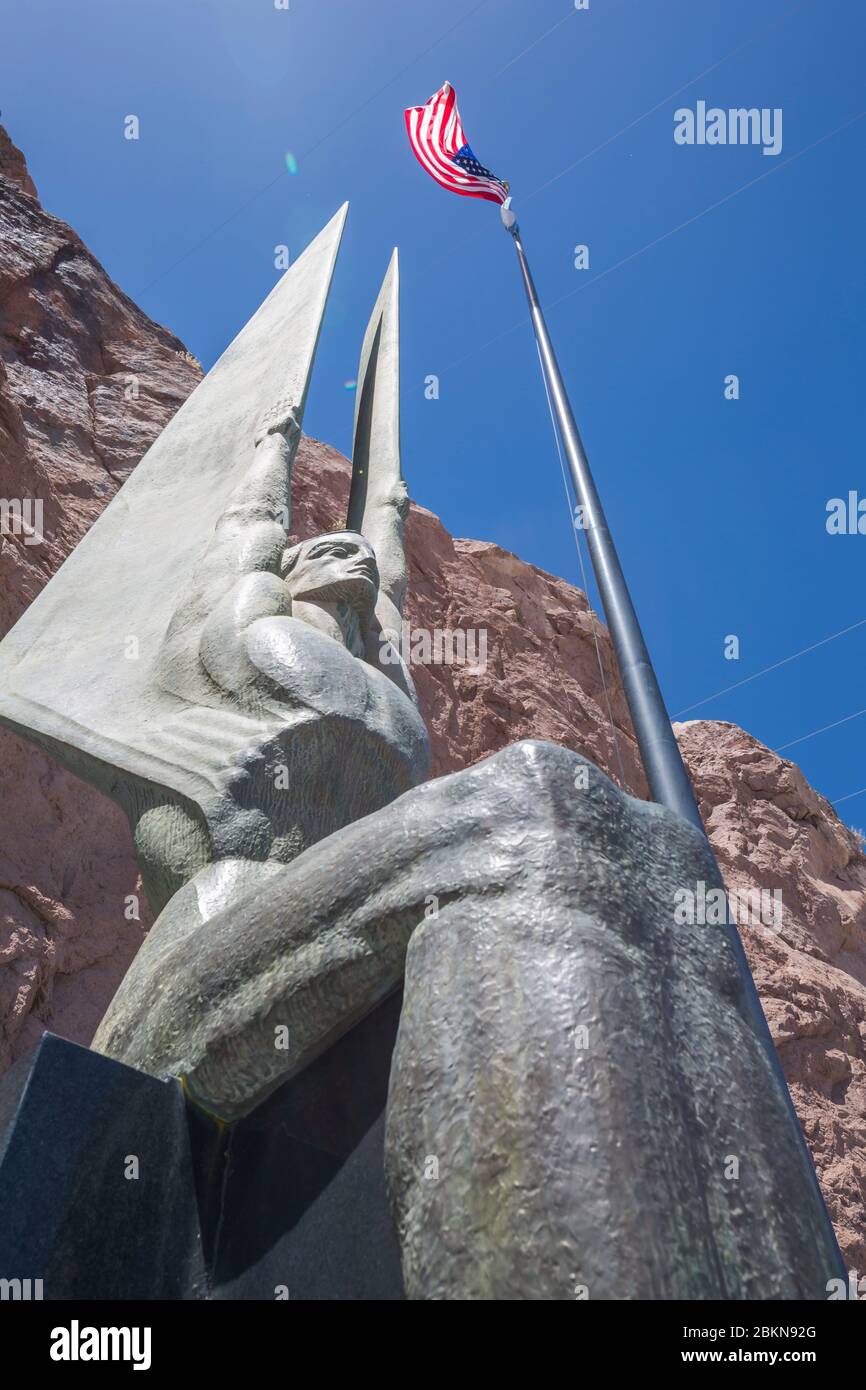 Blick auf das Art Nouveau Statue Memorial, Hoover Dam, Lake Mead National Recreation Area, Arizona/Nevada, USA, Nordamerika Stockfoto