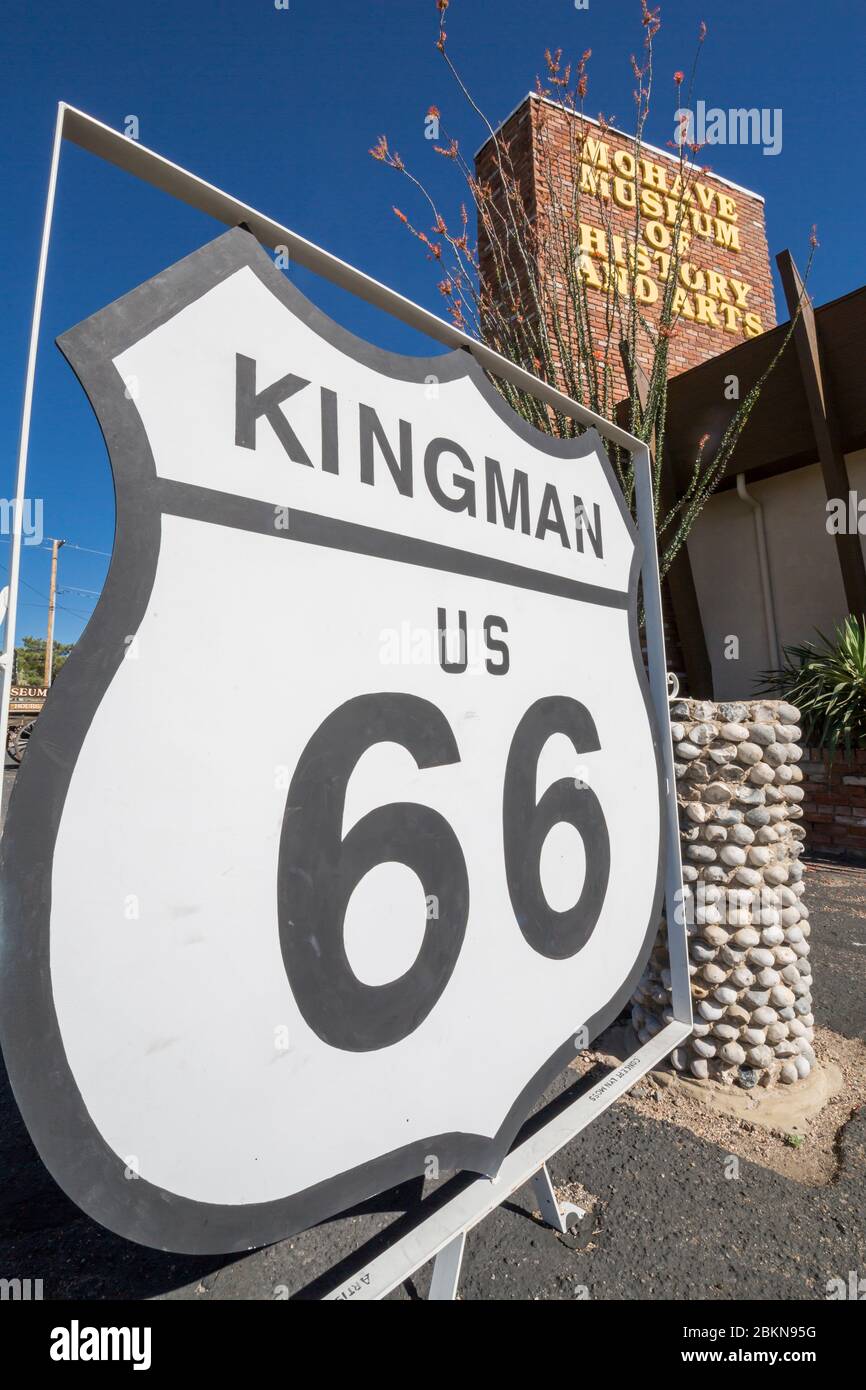 Blick auf Locomotive Park auf der Route 66 in der Nähe von Kingman, Arizona, USA, Nordamerika Stockfoto