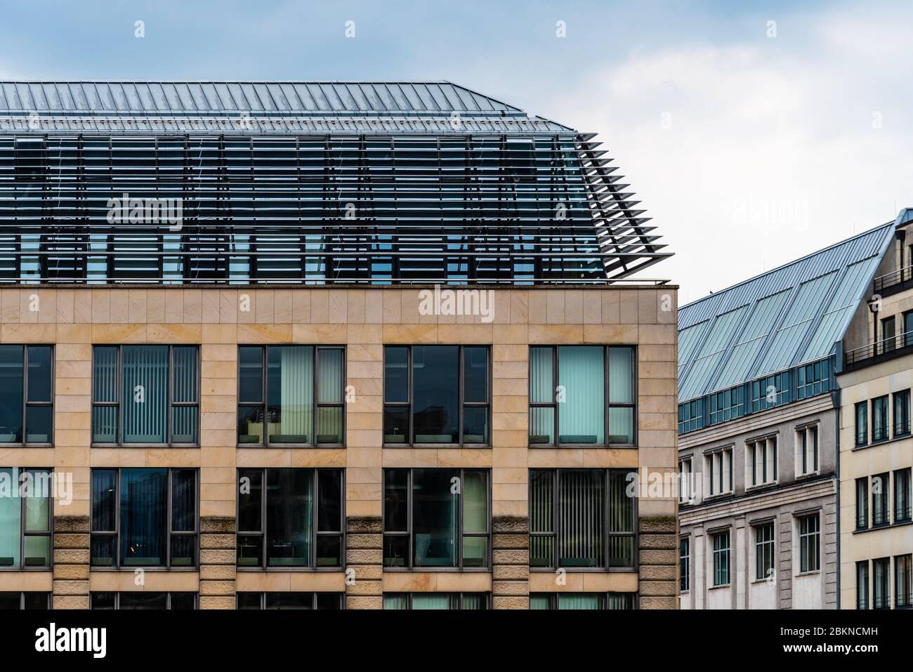Wohn- und Bürogebäude in Berlin Mitte, Deutschland. Stockfoto