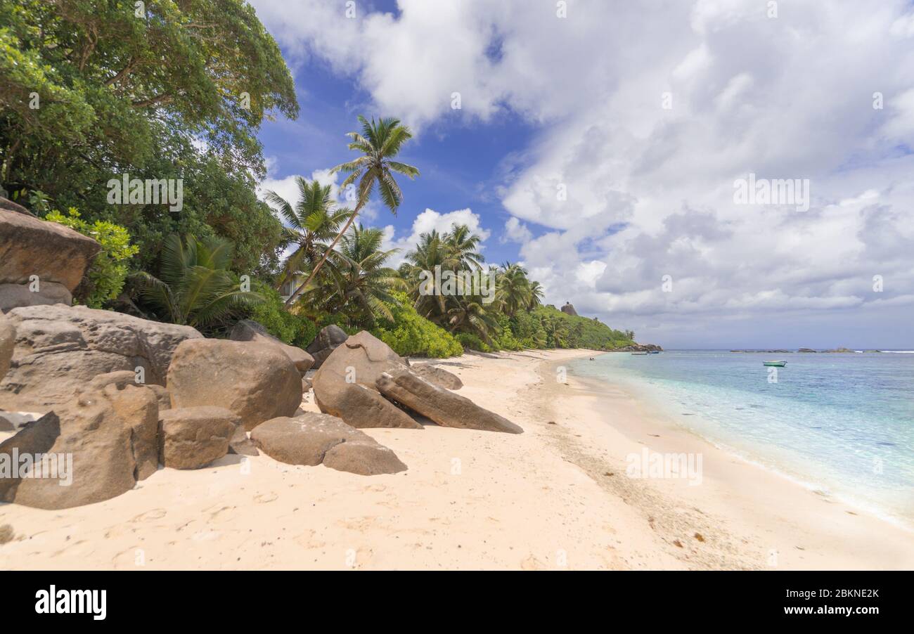 Seychelles Beach Foto mit natürlichen Granitfelsen von Seychellen menschenleere tropische Insel Stockfoto