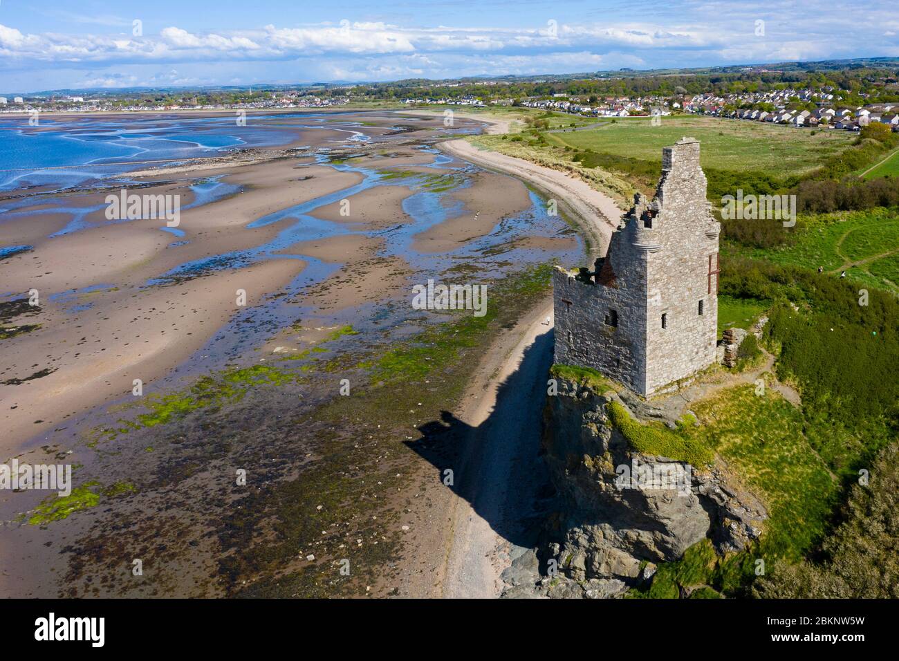 Luftaufnahme von Greenan Castle 16. Jahrhundert Ruinenhaus südlich von Ayr, Süd Ayrshire, Schottland, Großbritannien Stockfoto