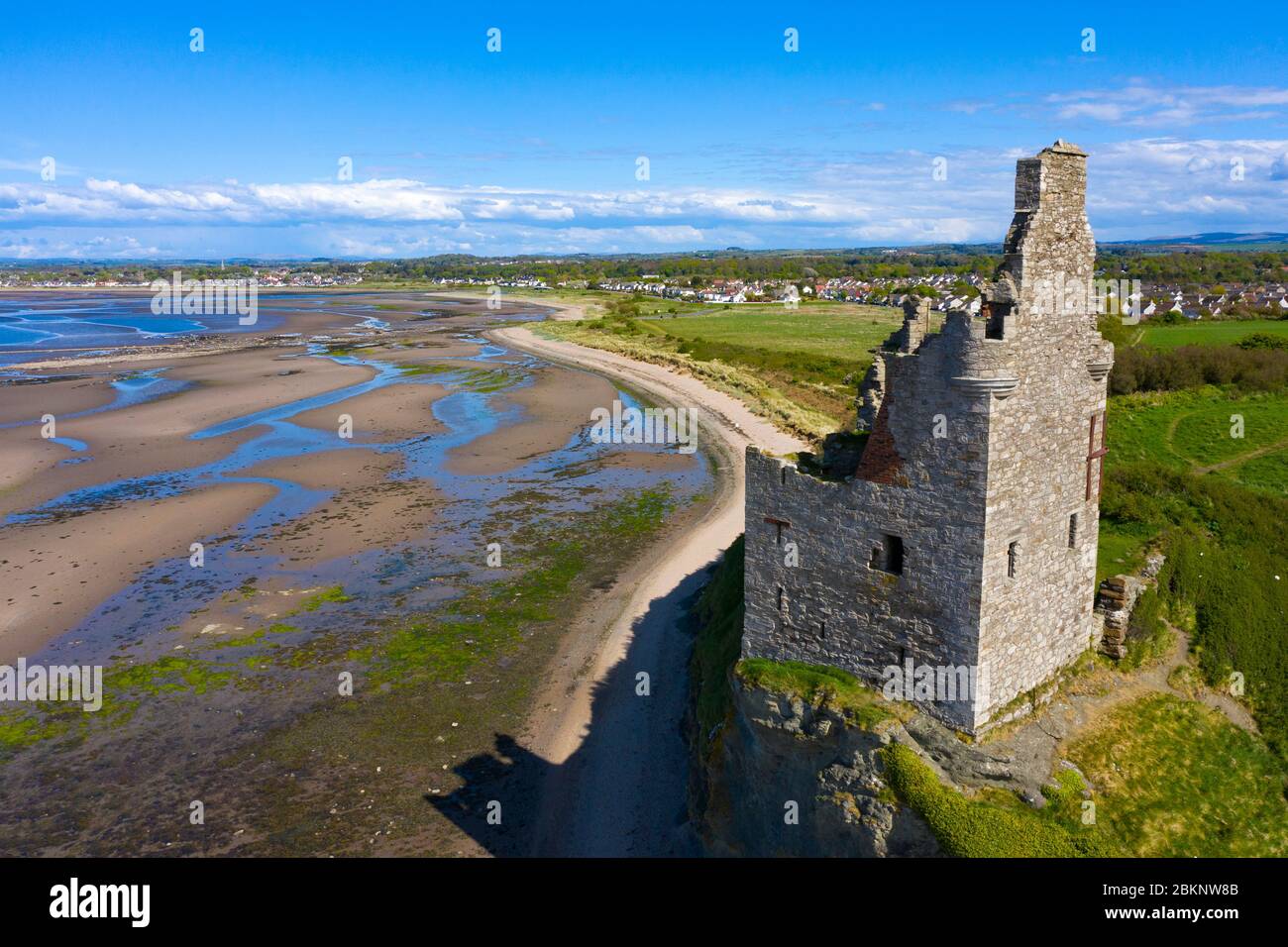 Luftaufnahme von Greenan Castle 16. Jahrhundert Ruinenhaus südlich von Ayr, Süd Ayrshire, Schottland, Großbritannien Stockfoto