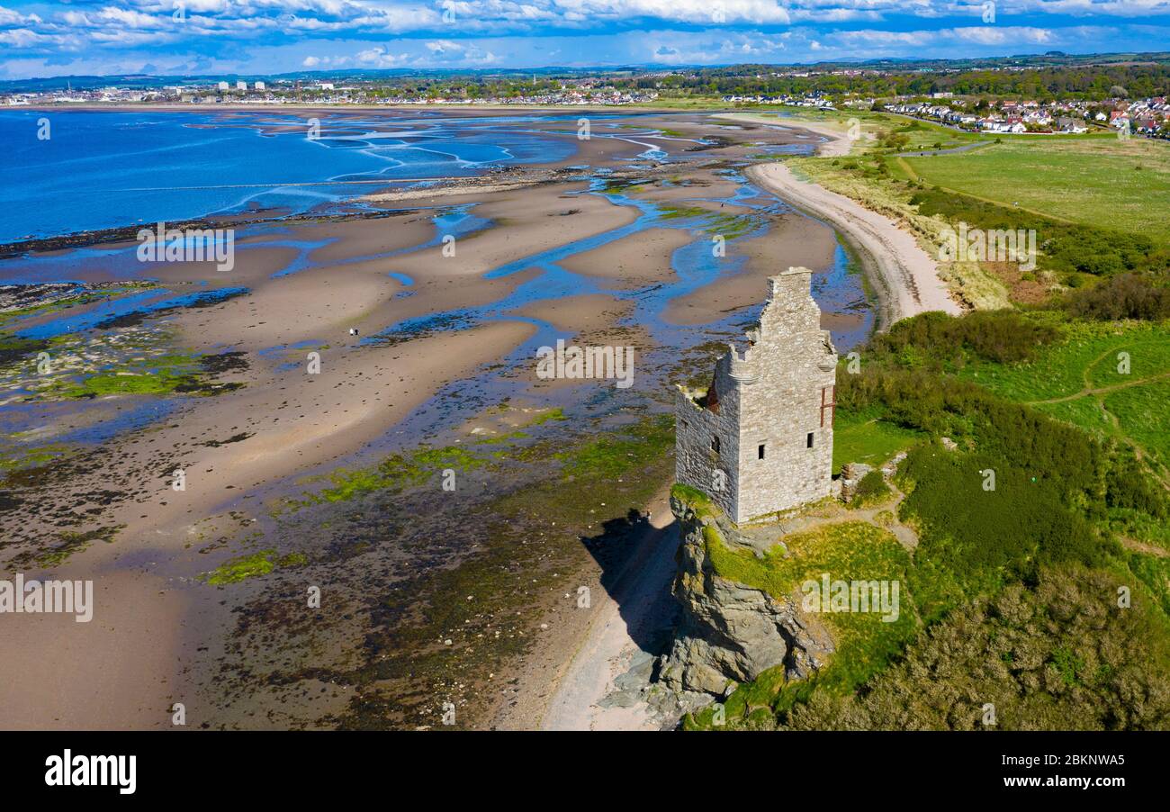 Luftaufnahme von Greenan Castle 16. Jahrhundert Ruinenhaus südlich von Ayr, Süd Ayrshire, Schottland, Großbritannien Stockfoto
