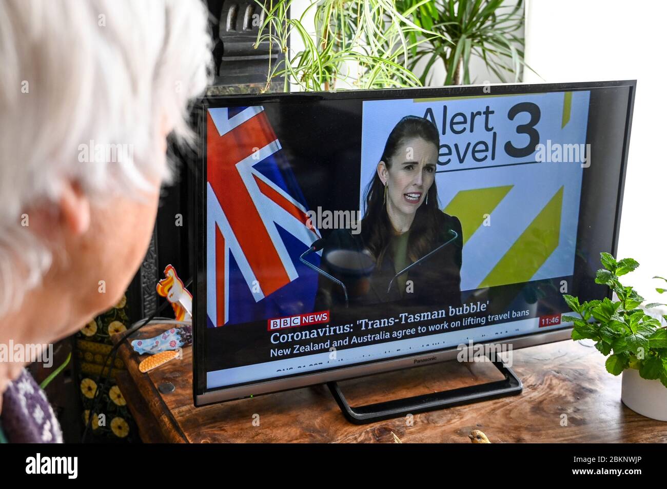 Jacinda Ardern, Premierminister von Neuseeland, kündigt eine Trans-Tasman-Reisebulose zwischen Neuseeland und Australien während der Coronavirus-Pandemie an. Stockfoto