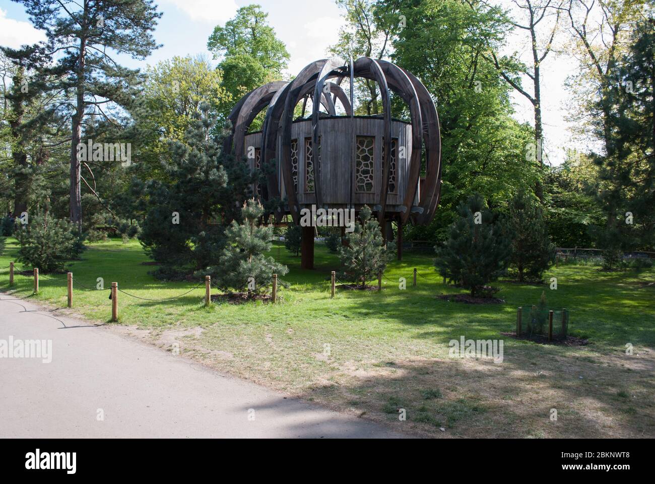 Ruhiges Mark Treehouse Woodland House Naturgebiet Royal Botanic Gardens Kew Gardens, Richmond, London von Blue Forest Designer Peaceful Tree Forest Stockfoto