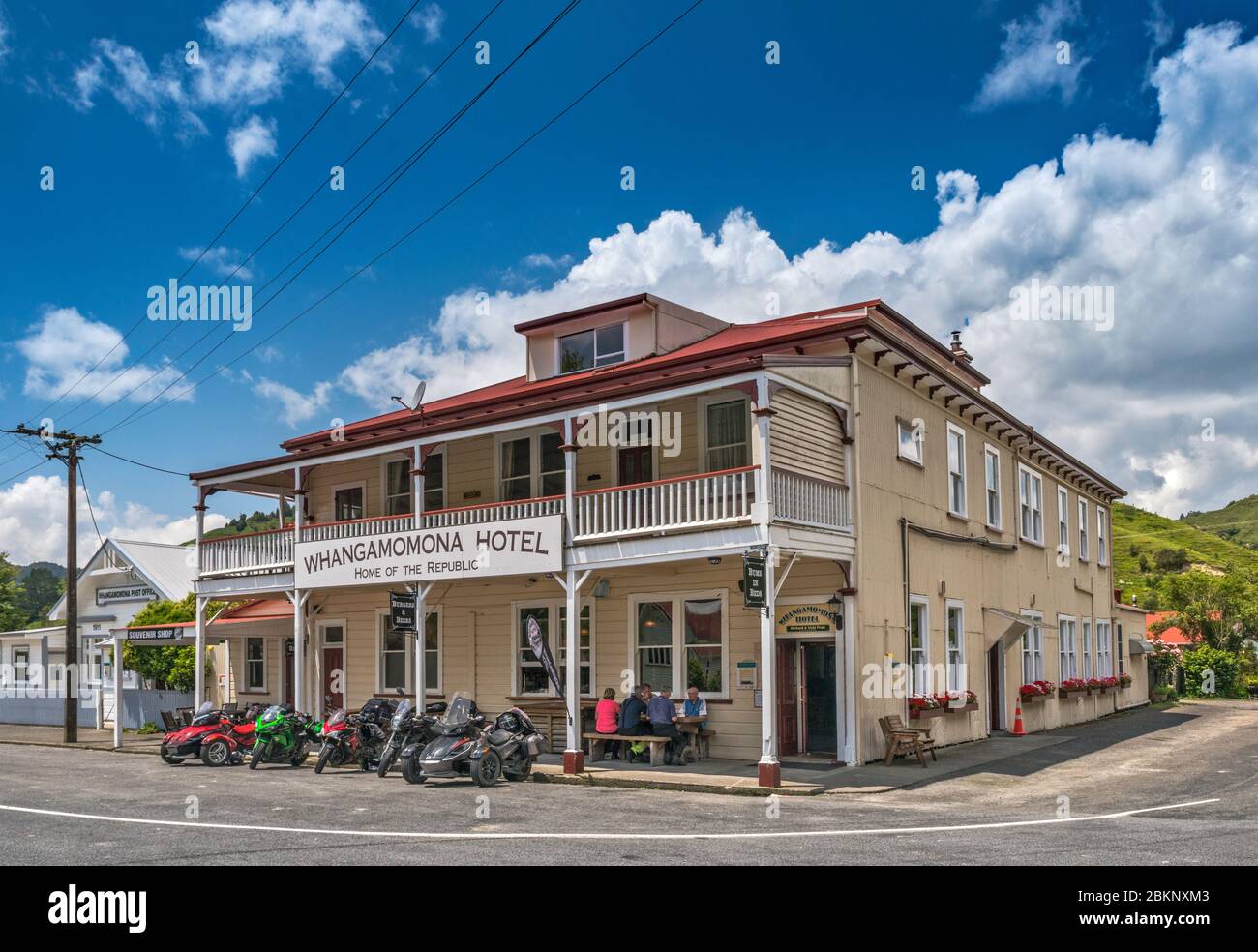 Historisches Whangamomona Hotel in Whangamomona, Forgotten World Highway (SH43), Manawatu-Wanganui Region, Nordinsel, Neuseeland Stockfoto