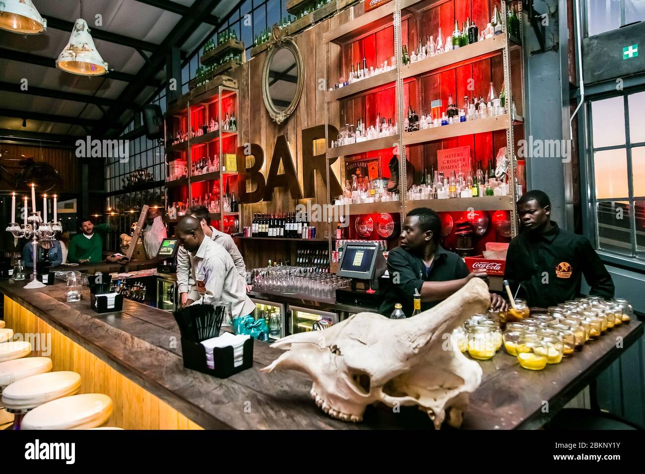 Johannesburg, Südafrika - 24. Juli 2014: Interieur des Retro Bistro Restaurant und Bar Stockfoto