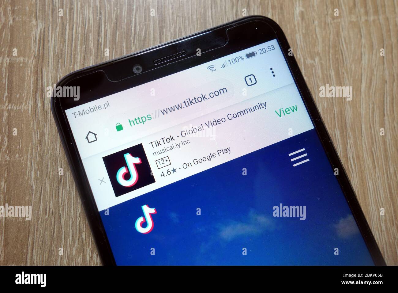 TikTok App-Website (www.tiktok.com) auf dem Smartphone angezeigt Stockfoto