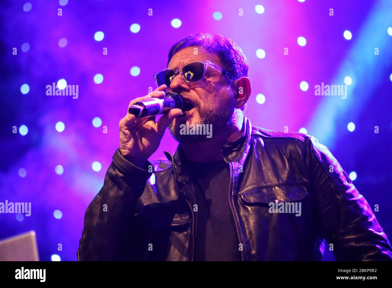 Sänger Shaun Ryder von The Happy Mondays, als die Band live an der O2 Academy in Leeds, West Yorkshire, Großbritannien auftritt. Stockfoto