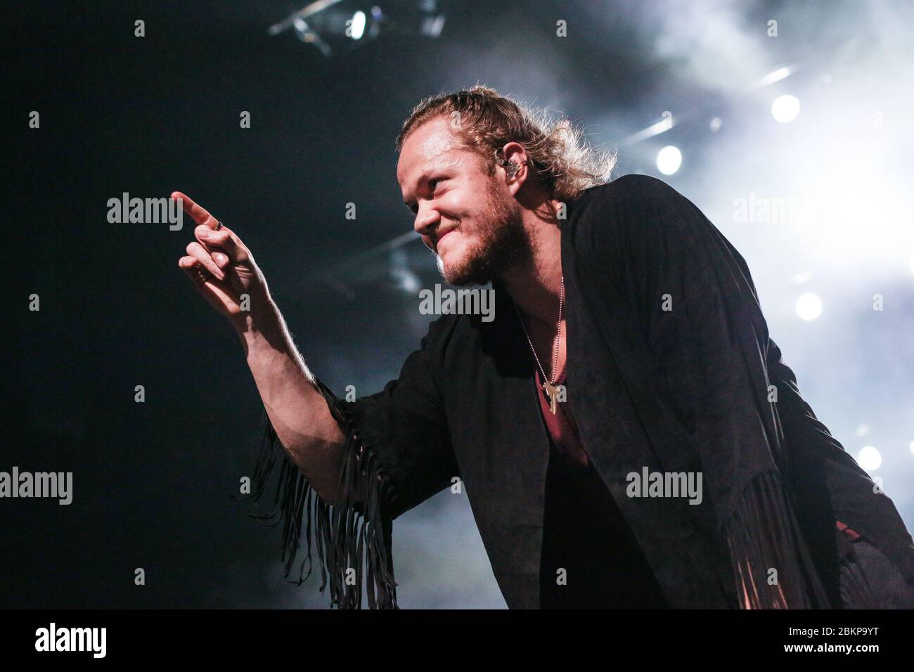 Sanger Dan Reynolds Von Imagine Dragons Tritt Live In Der First Direct Arena In Leeds West Yorkshire Grossbritannien Auf Um Ihr Album Smoke Zu Promoten Stockfotografie Alamy