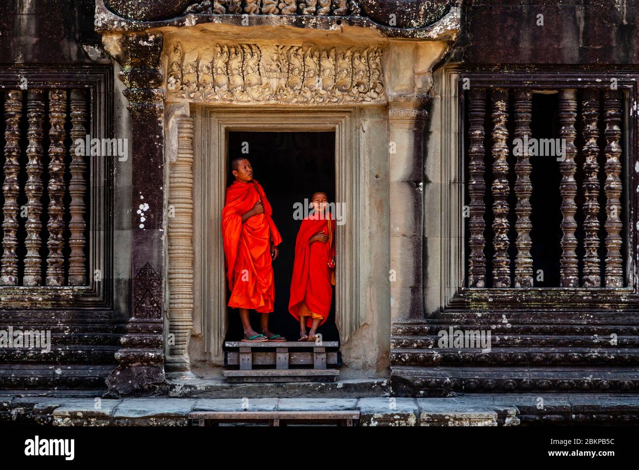 Buddhistische Novizen In Angkor Wat, Siem Reap, Provinz Siem Reap, Kambodscha. Stockfoto