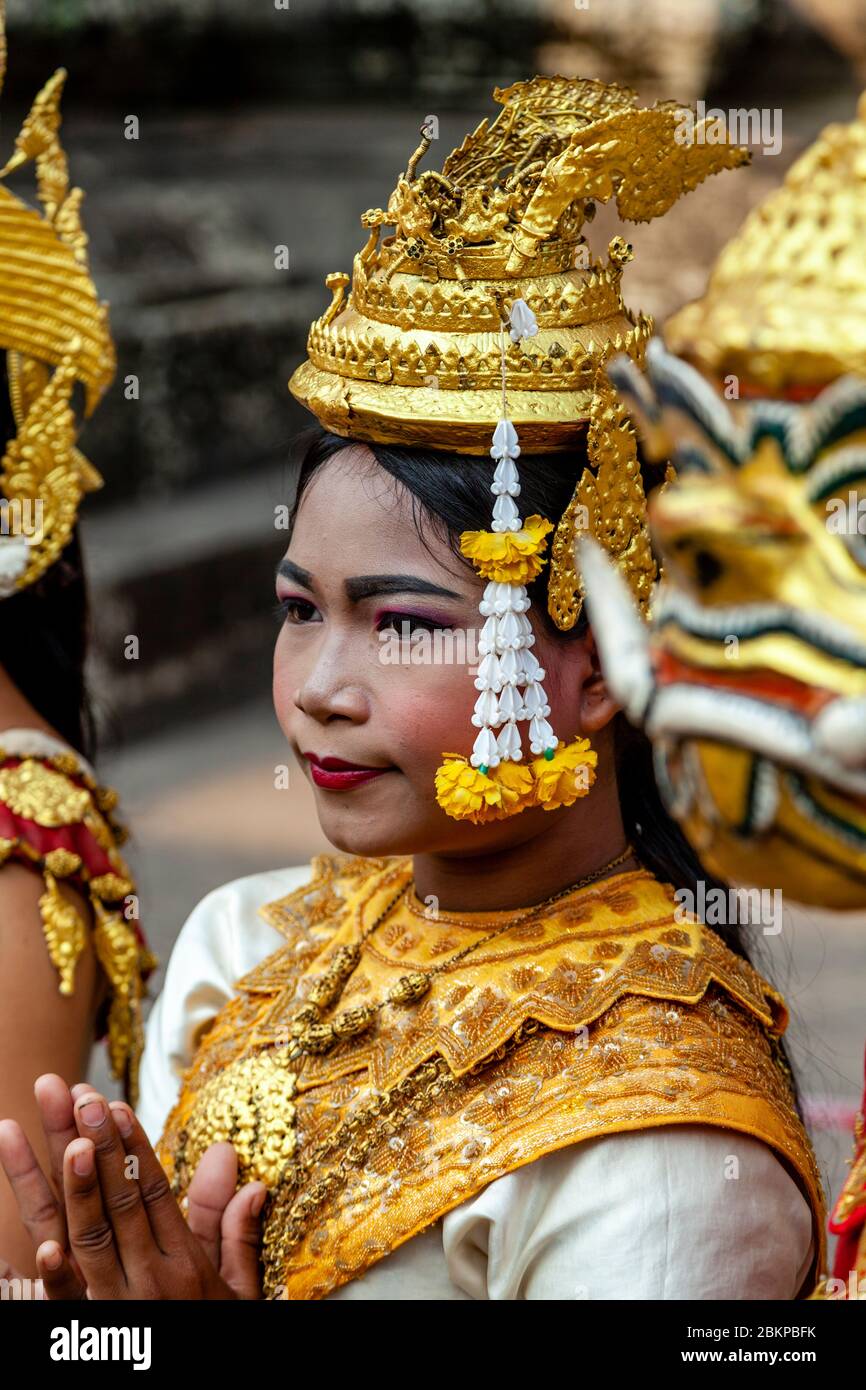 Traditionelles kleid kambodscha -Fotos und -Bildmaterial in hoher ...