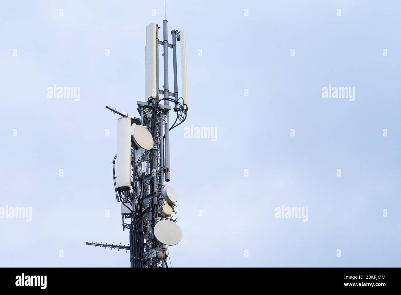 Mobiler Mast 8478, Telekommunikationsmast, Telekommunikationsmast, Empfänger, Antenne, 4G-Hubgerüst, Hamstreet, kent, uk Stockfoto