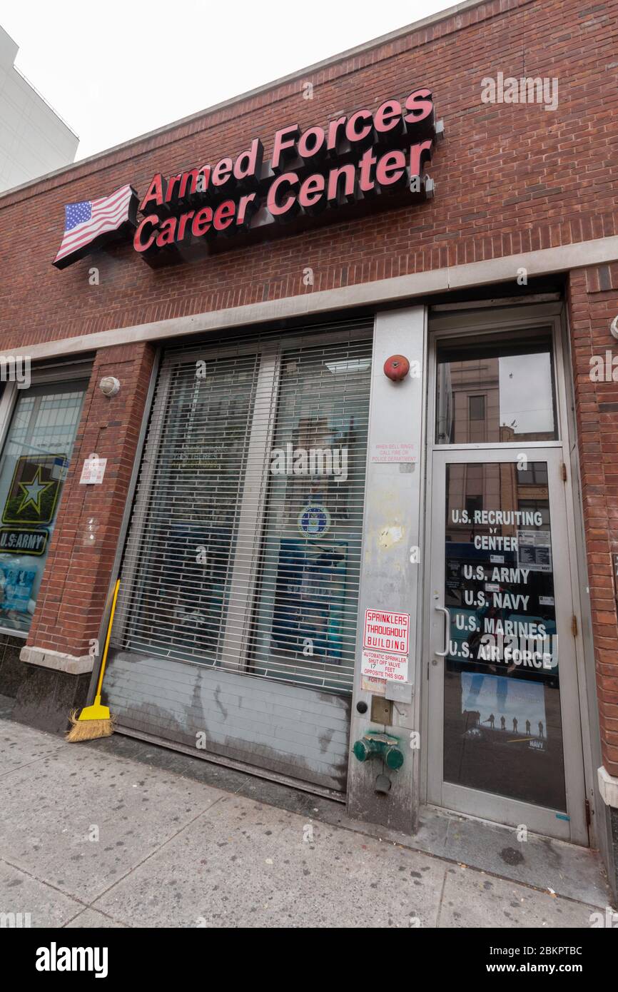 CAREER Center DER US-Streitkräfte oder Rekrutierungszentrum in Harlem. Das Büro sucht neue Belonstees in der US Army, Navy, Air Force und Marines Stockfoto