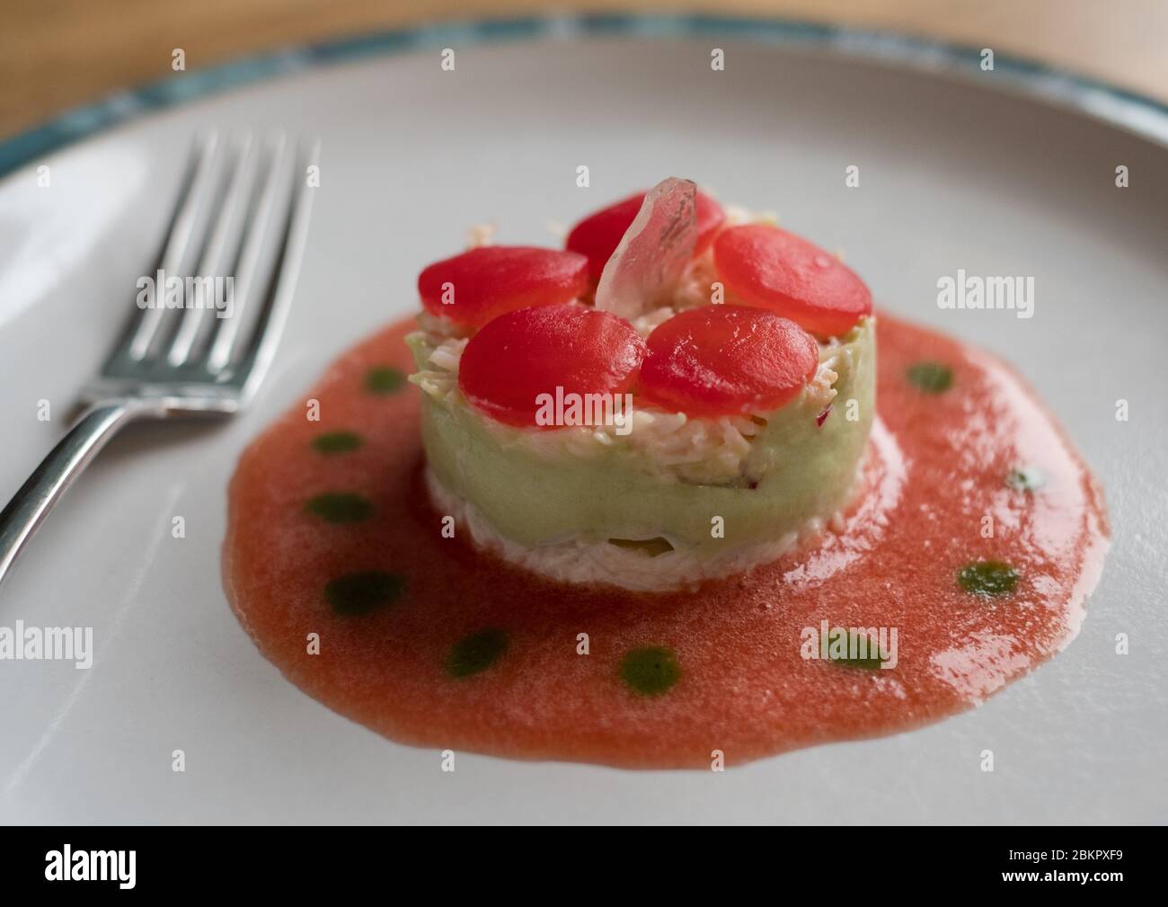 Avocado und schottisches Krabbengericht im Côte Du Nord Restaurant, Kirtomy, nahe Bettyhill, Sutherland, Schottland Stockfoto