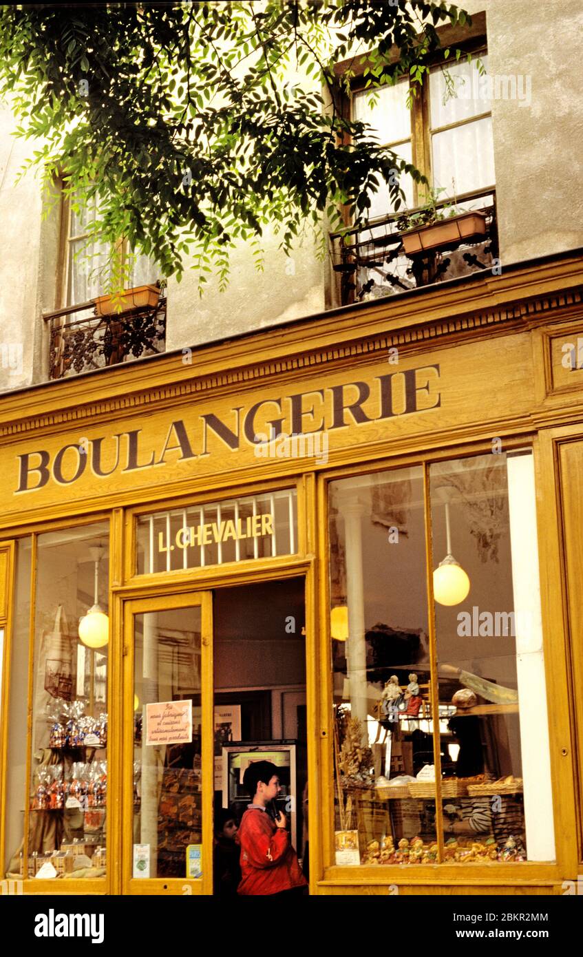 BOULANGERIE MONTMARTRE PARIS berühmte alte historische Paris Blick auf Chevalier Boulangerie Bäckerei in Montmartre Paris Frankreich Stockfoto