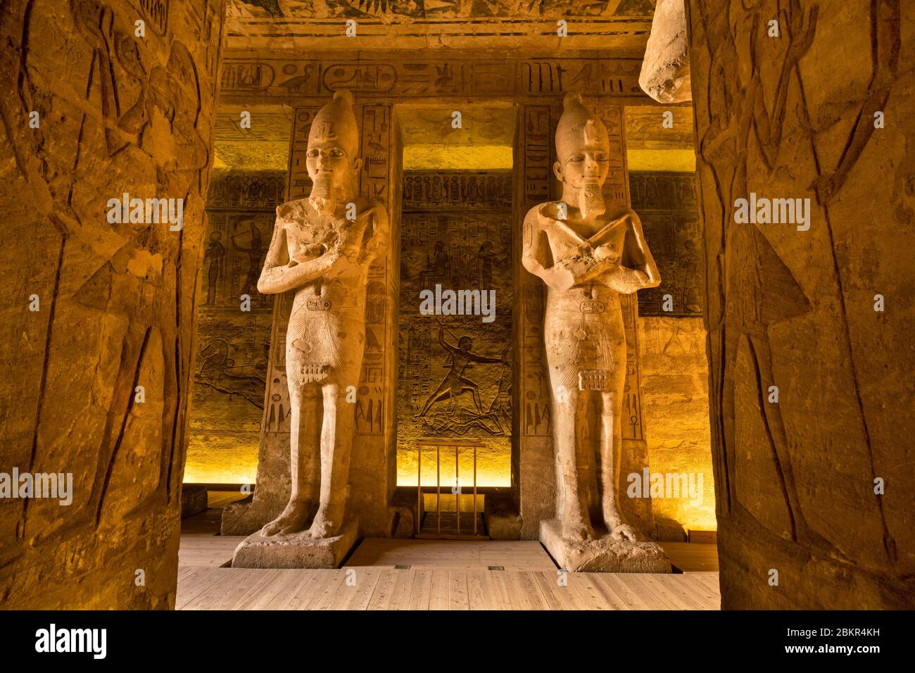 Ägypten, Oberägypten, Nubien, Abu Simbel, UNESCO-Weltkulturerbe, Tempel von Ramses II, Osirian Säulen mit dem Bild von Ramses II Unterstützung der pronaos (Hypotypische Halle) Stockfoto