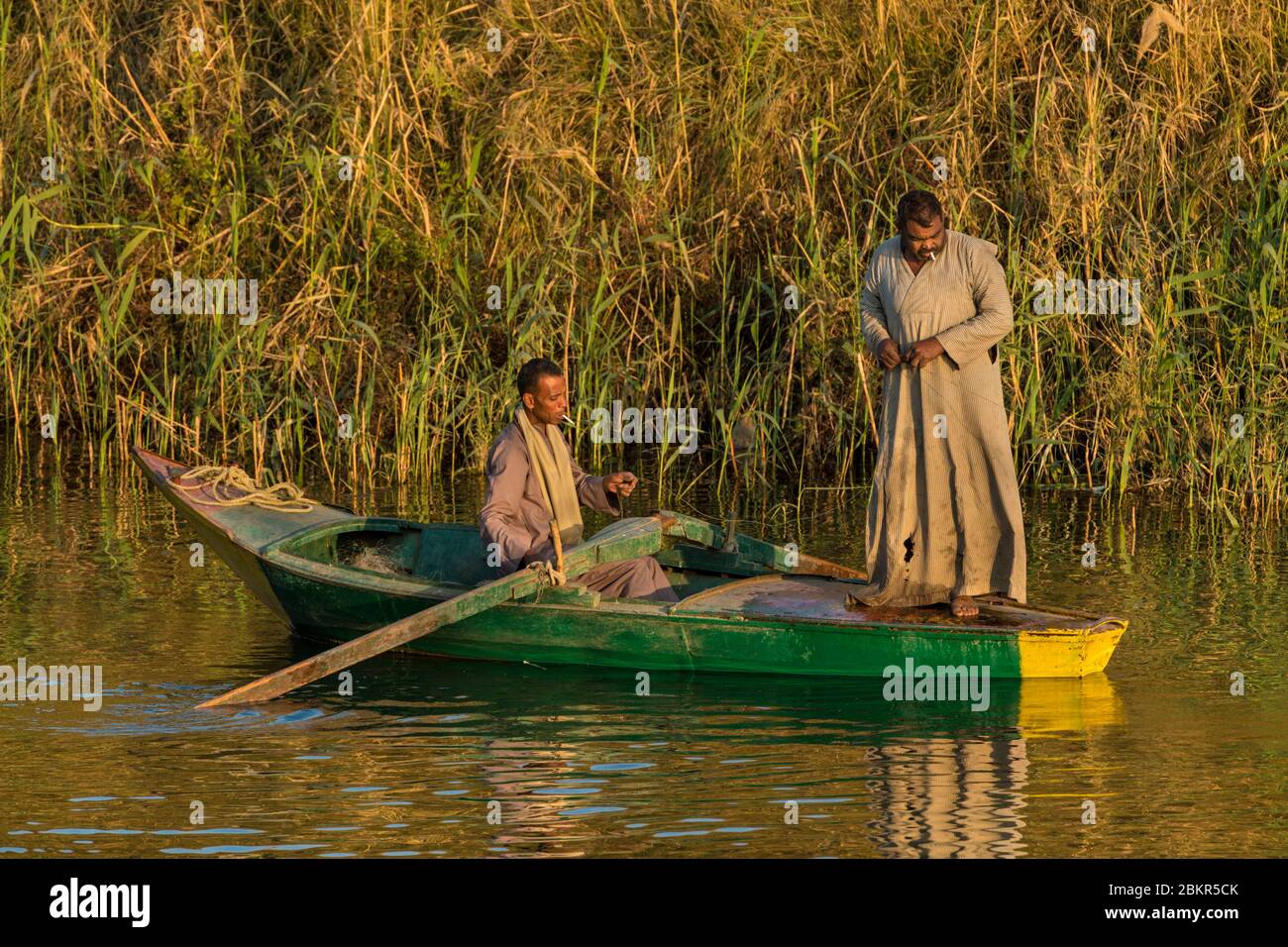 Ägypten, Oberägypten, Fischer am Nil zwischen Luxor und Assuan Stockfoto