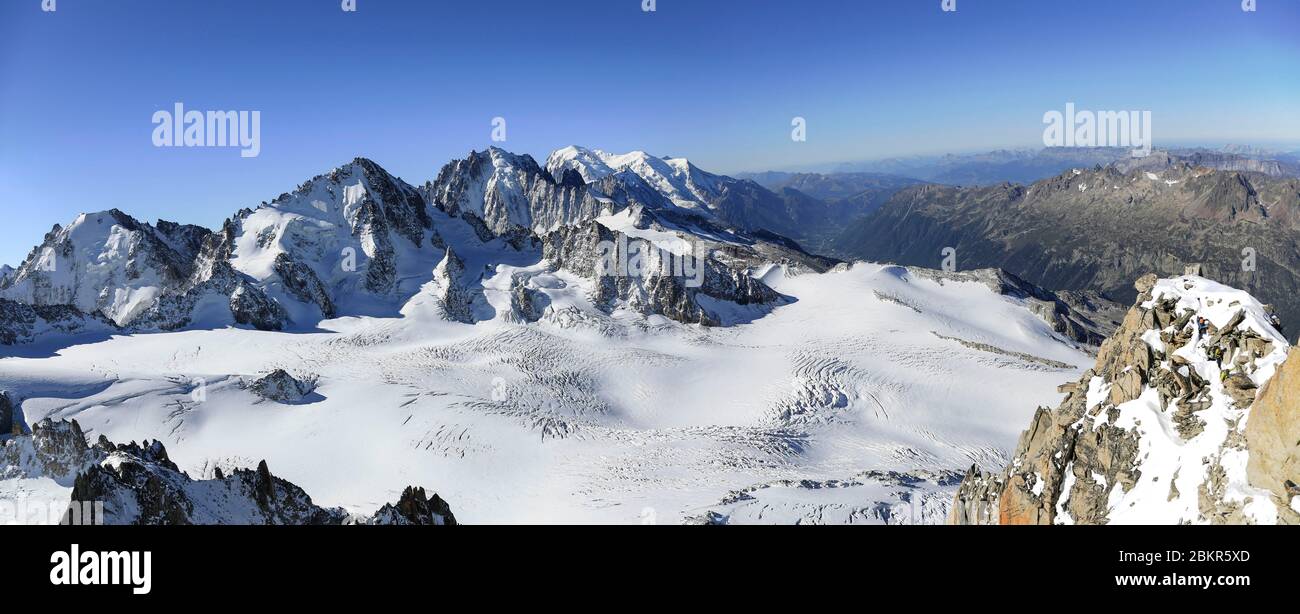 Frankreich, Haute Savoie, Mont Blanc Massiv, Chamonix, Aufstieg zur Aiguille du Tour (3544m), Blick auf den Mont Blanc Stockfoto