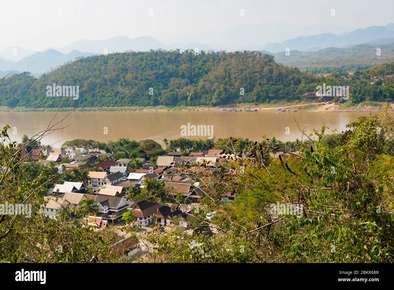 Laos, Luang Prabang Stadt UNESCO Weltkulturerbe, Blick auf die Stadt von Phu Si Hill, Stockfoto