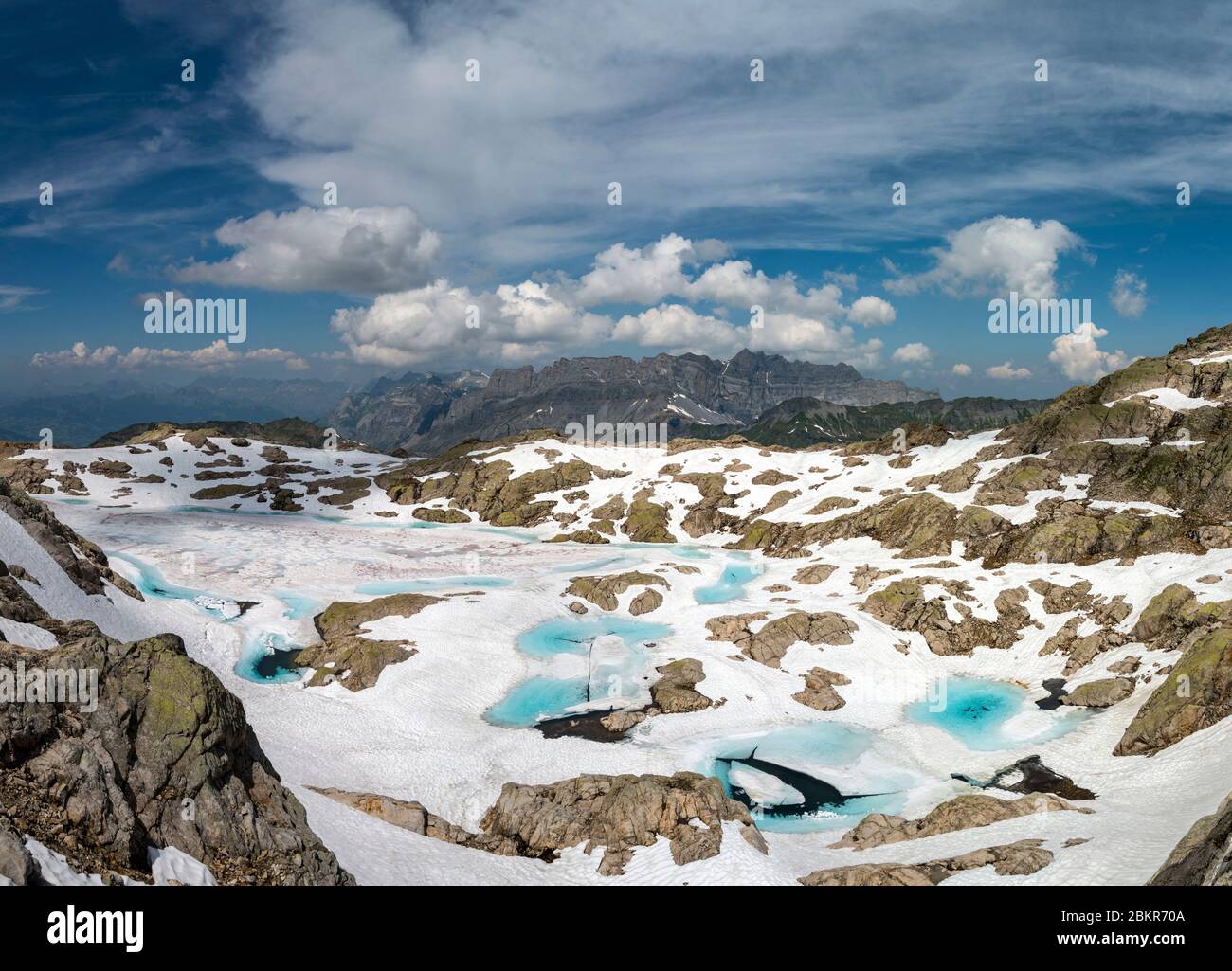 Frankreich, Haute-Savoie (74), Chamonix, Les Lacs Noirs, Panoramablick auf einen der Lacs Noirs mit dem Fiz-Gebirge im Hintergrund Stockfoto