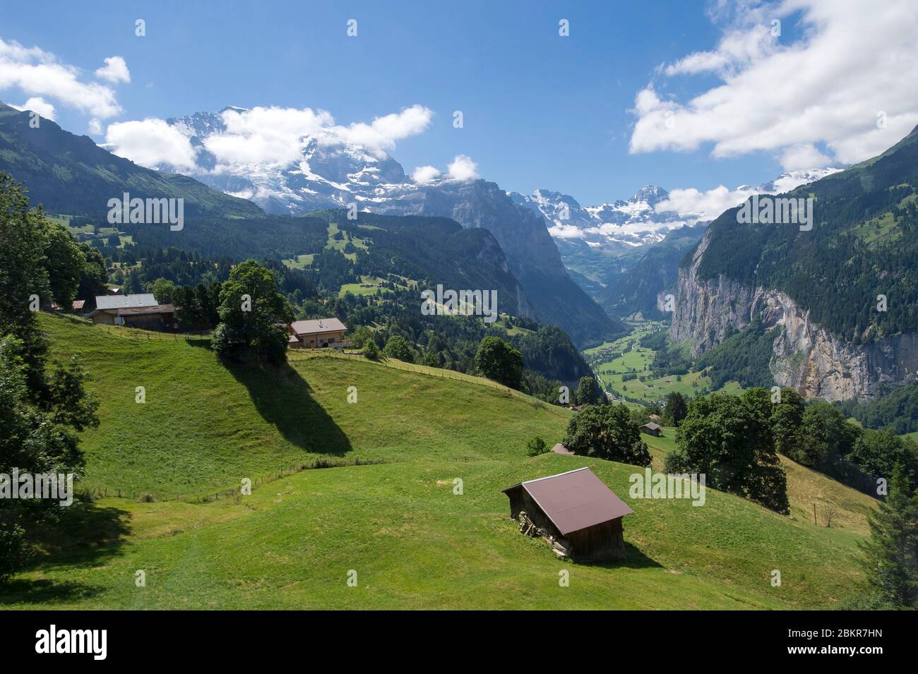 Schweiz, Berner Oberland, Interlaken, die Almen von Wengen und das sehr steile Tal von Lauterbrunnen, UNESCO-Welterbe Stockfoto
