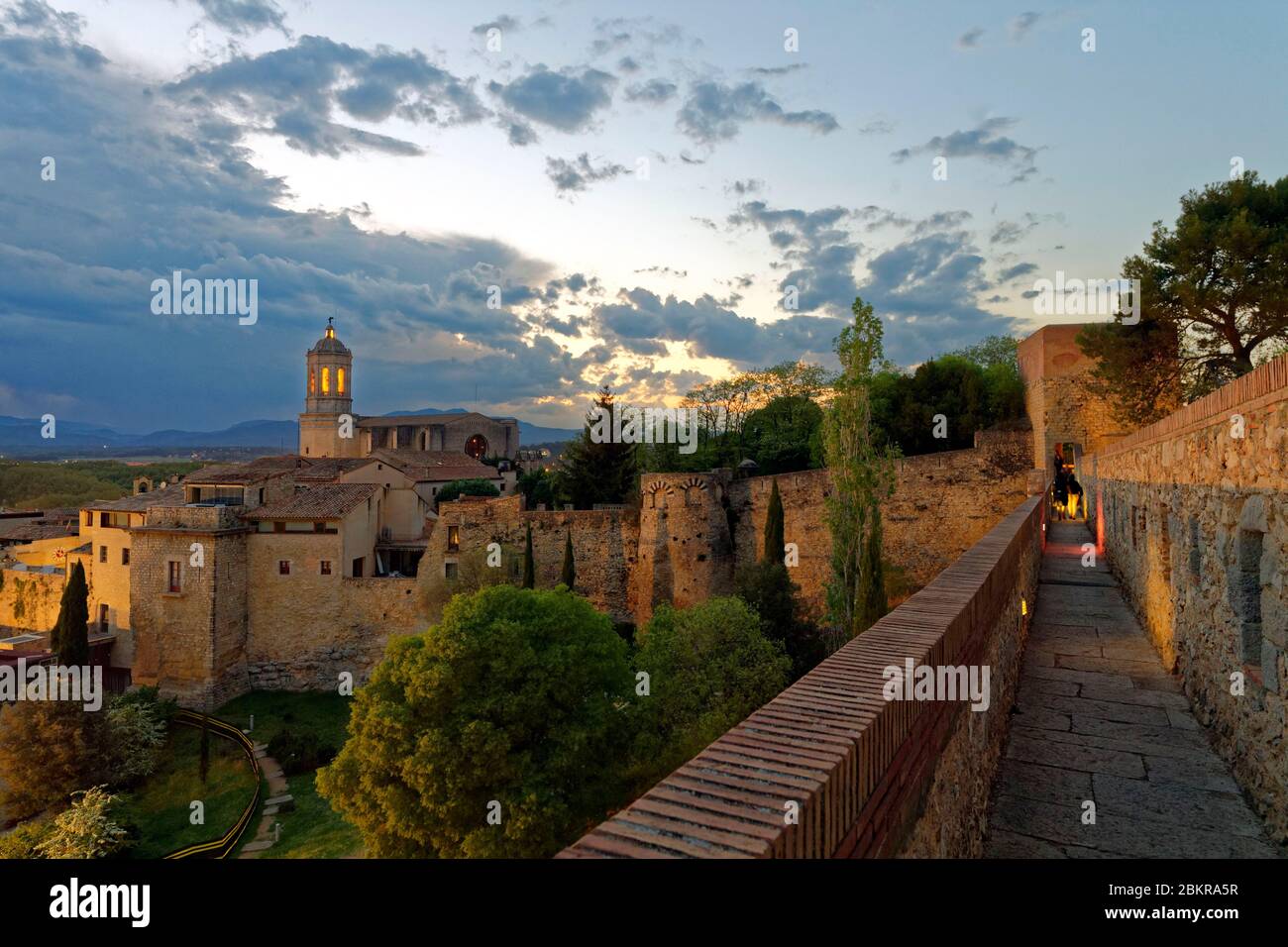 Spanien, Katalonien, Costa Brava, Girona, mittelalterliche Stadtmauern und gotische Kathedrale Santa Maria Stockfoto