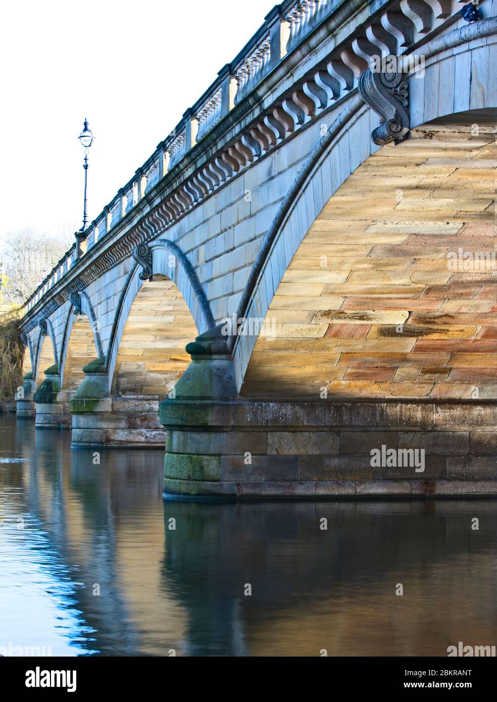 Die Serpentine Bridge, Kensington Gardens, London, England, Großbritannien. Stockfoto