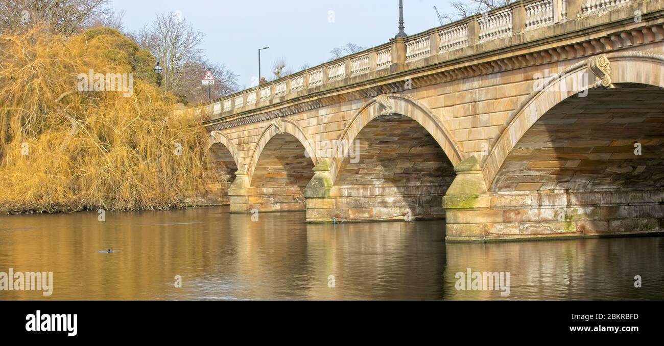 Die Serpentine Bridge, Kensington Gardens, London, England, Großbritannien. Stockfoto