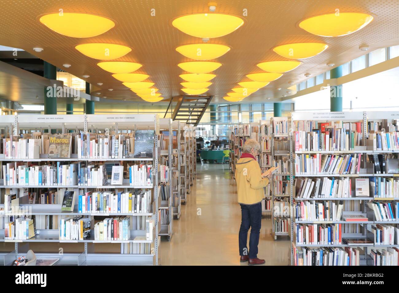 Frankreich, Loiret, Orleans, Place Gambetta, Medienbibliothek, die vom Kabinett Pierre du Besset / Dominique Lyon geschaffen wurde, Bibliothek Stockfoto