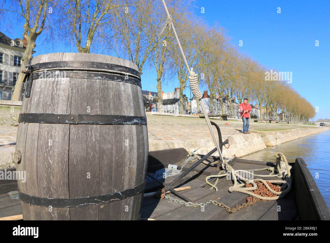 Frankreich, Loiret, Orleans, Quai Chatelet, ein Toue (traditionelles Loire-Boot) vor Anker Stockfoto