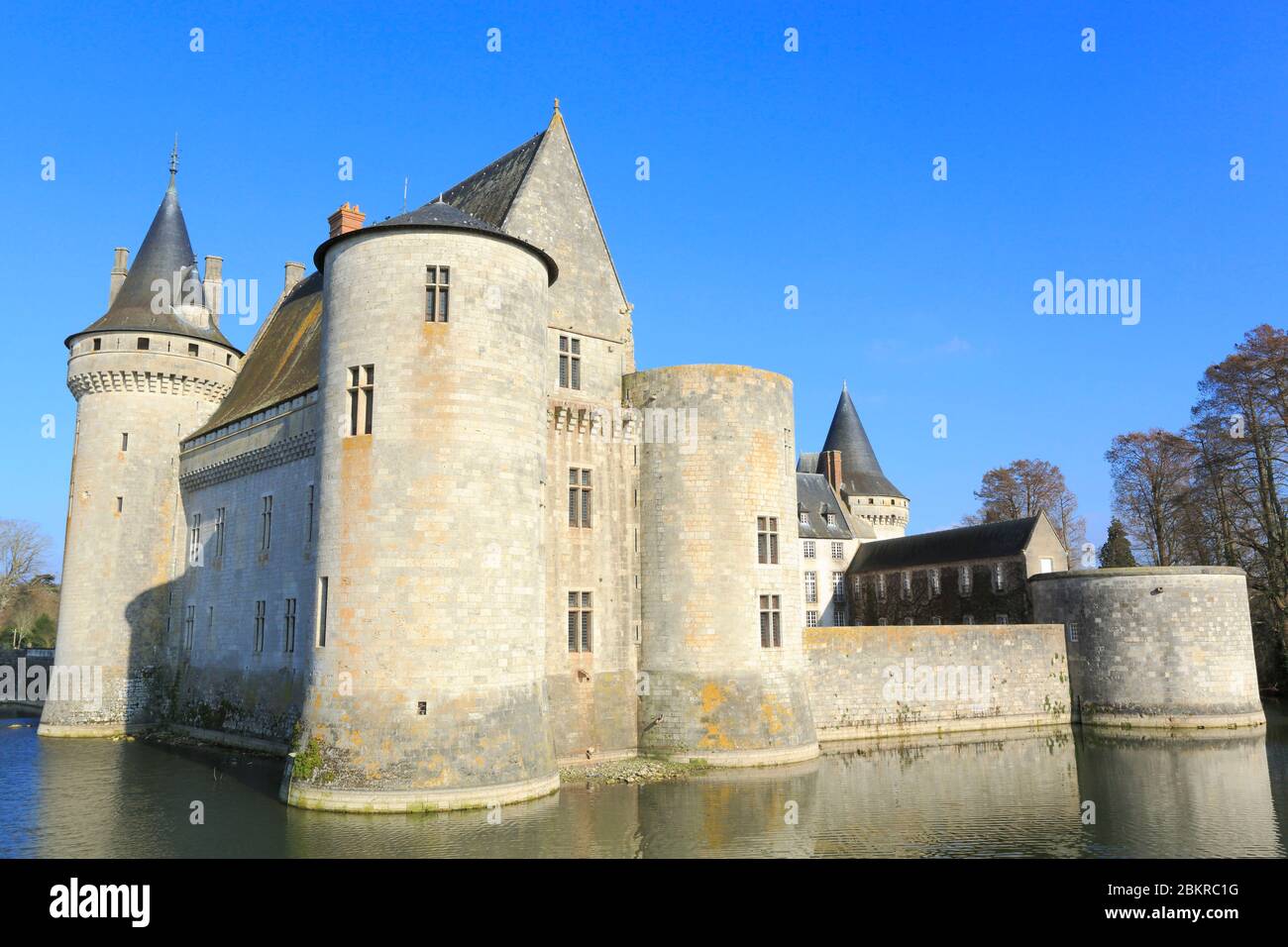 Frankreich, Loiret, Sully sur Loire (Gemeinde liegt im Umkreis des Loire-Tals, das von der UNESCO zum Weltkulturerbe erklärt wurde), Schloss (14.-18. Jahrhundert) im Renaissancestil und seine Gräben Stockfoto