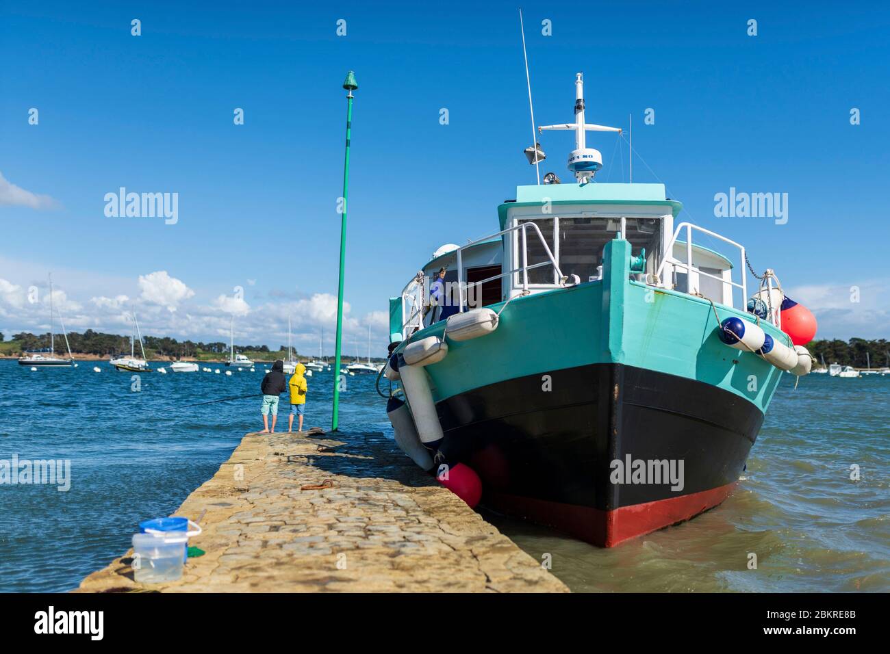 Frankreich, Morbihan, Arzon, das Boot des Fährmanns, der den Hafen von Kerners mit den Inseln des Golfs von Morbihan verbindet Stockfoto