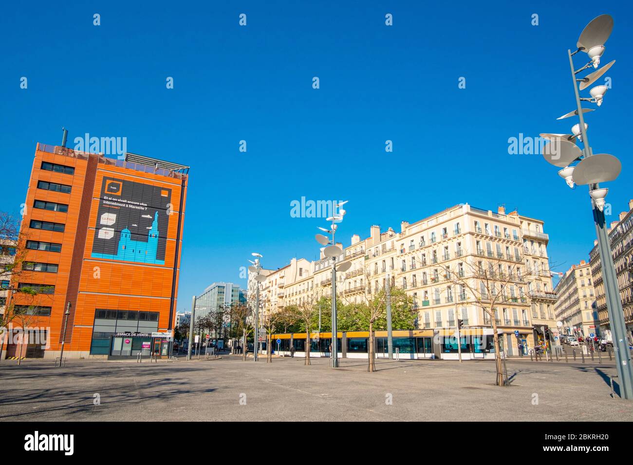 Frankreich, Bouches du Rhone, Marseille, Covid 19 oder Coronavirus Lockdown, Euromediterranien, Place de la Joliette Stockfoto