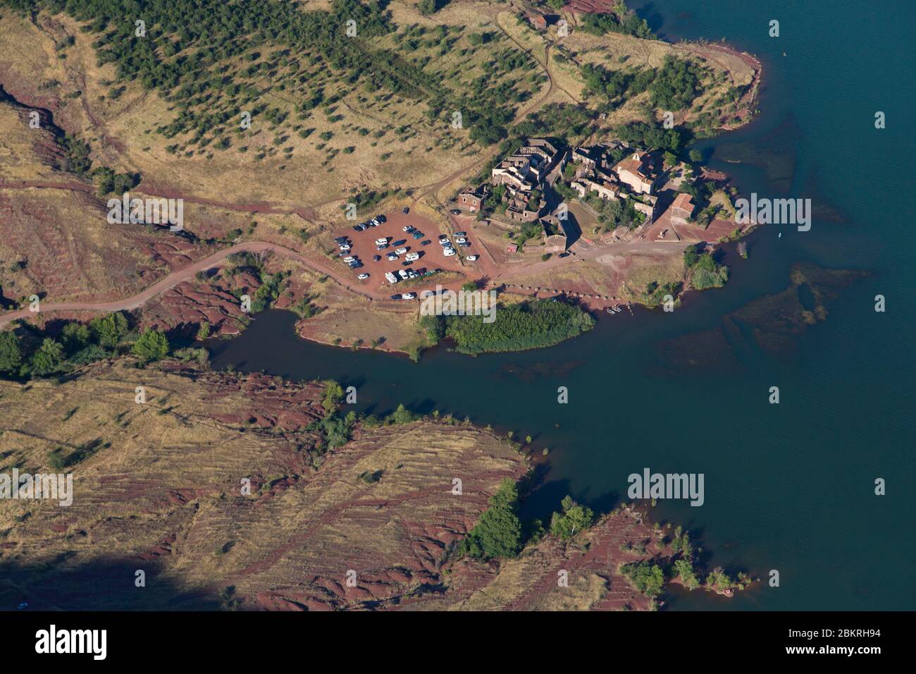 Frankreich, Herault, Celles, Lac du Salagou und La Ruffe, roter Fels (Luftaufnahme) Stockfoto