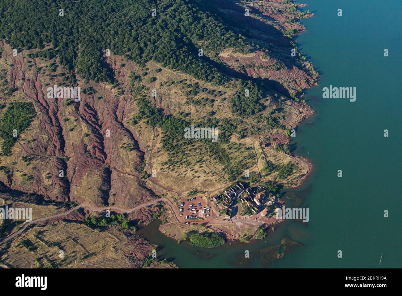Frankreich, Herault, Celles, Lac du Salagou und La Ruffe, roter Fels (Luftaufnahme) Stockfoto