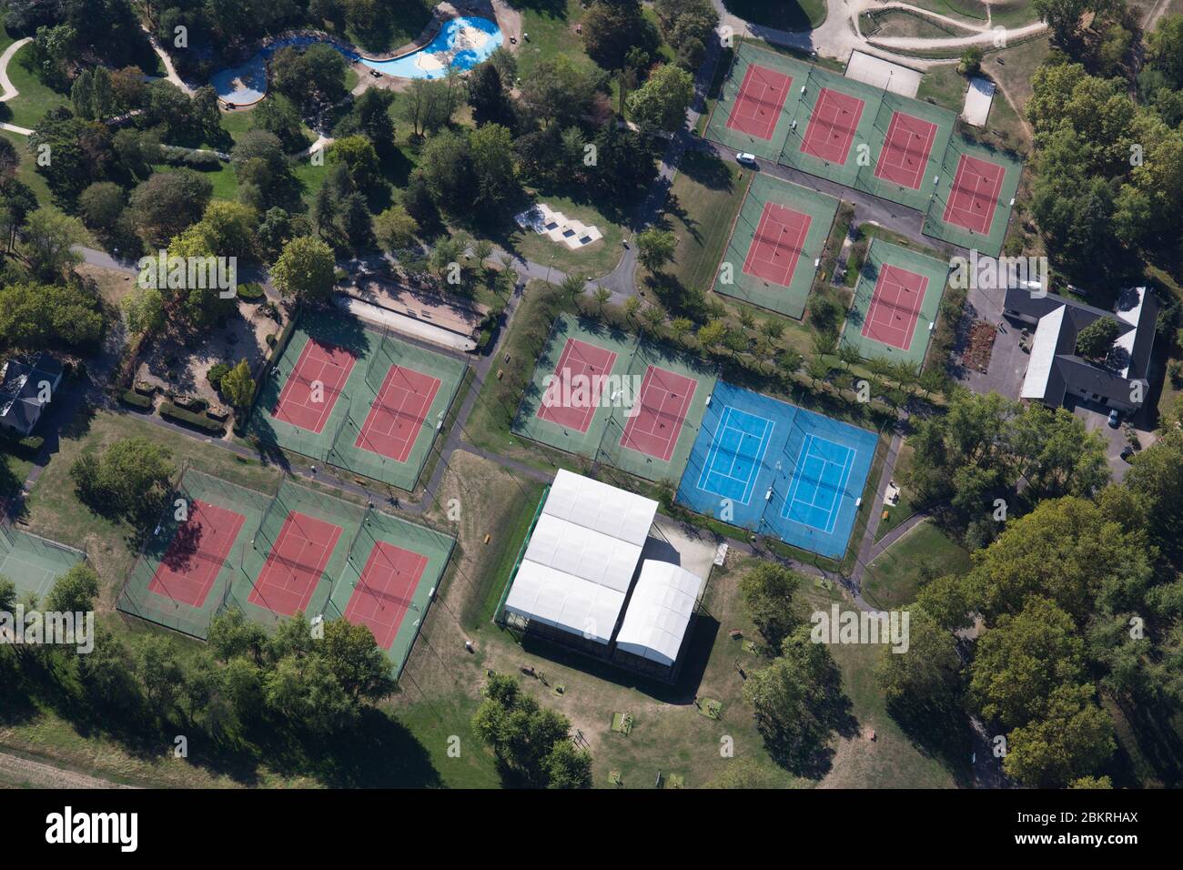 Frankreich, Val de Marne, Champigny sur Marne, Freizeit- und Freizeitpark Tremblay, Tennisplatz (Luftaufnahme) Stockfoto