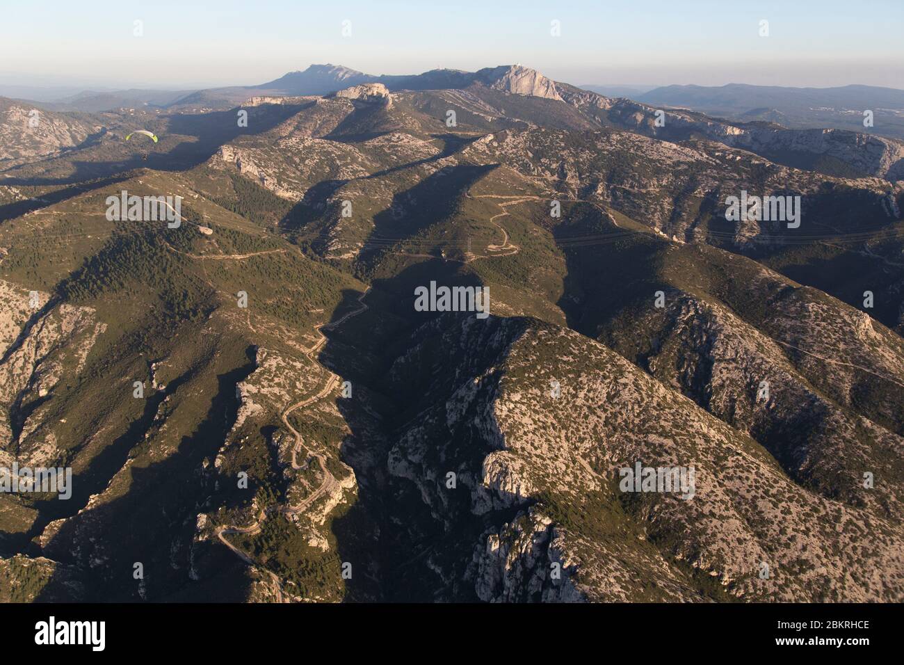 Frankreich, Bouches du Rhone, Gemenos, Sainte Baume Massiv (Luftaufnahme) Stockfoto