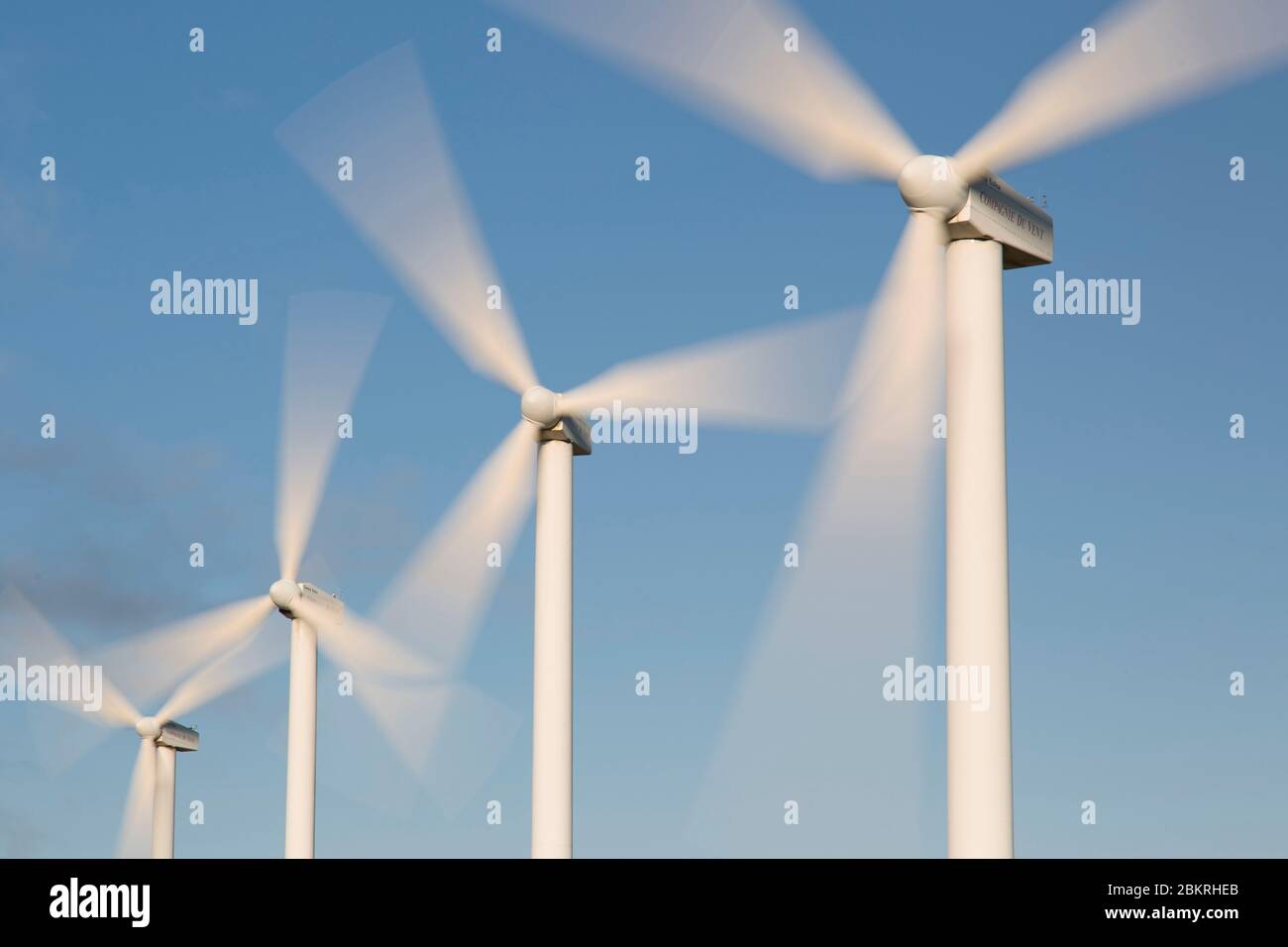 Frankreich, Aude, Nevian, Grande Garrigue de Nevian Windpark, bestehend aus 21 Windkraftanlagen, 0,85 MW gamesa eolica Turbine für eine Gesamtleistung von 17.55 MW, Compagnie du vent LCV, Engie Green, Tochtergesellschaft von '' Engie spezialisiert auf erneuerbare Energien Stockfoto
