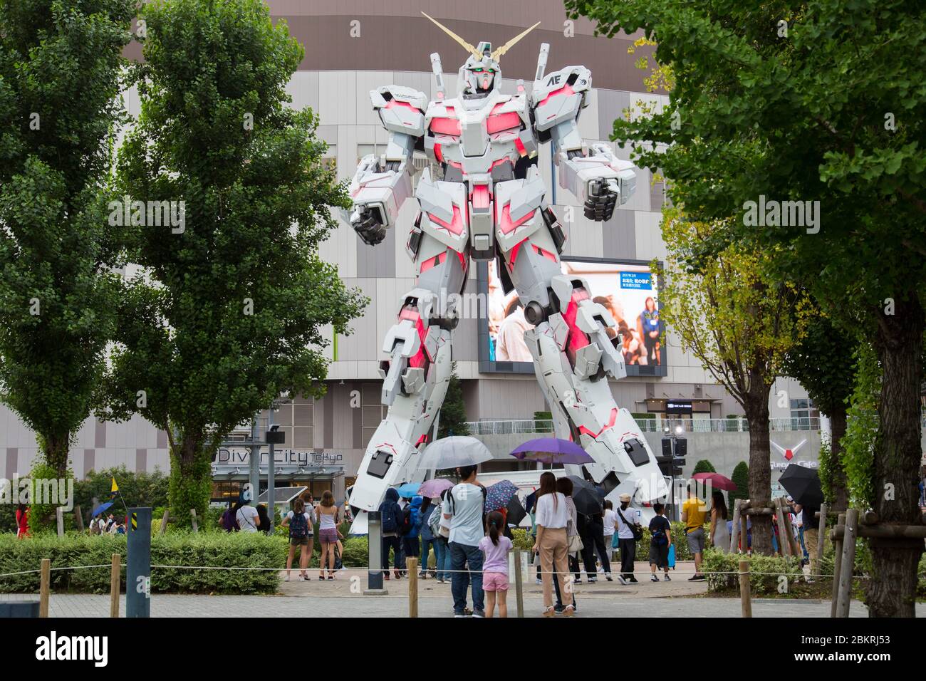 Japan, Honshu Island, Kanto Region, Tokio, Odaiba, DiverCity Tokyo Plaza Einkaufszentrum, Statue von Unicorn Gundam Stockfoto