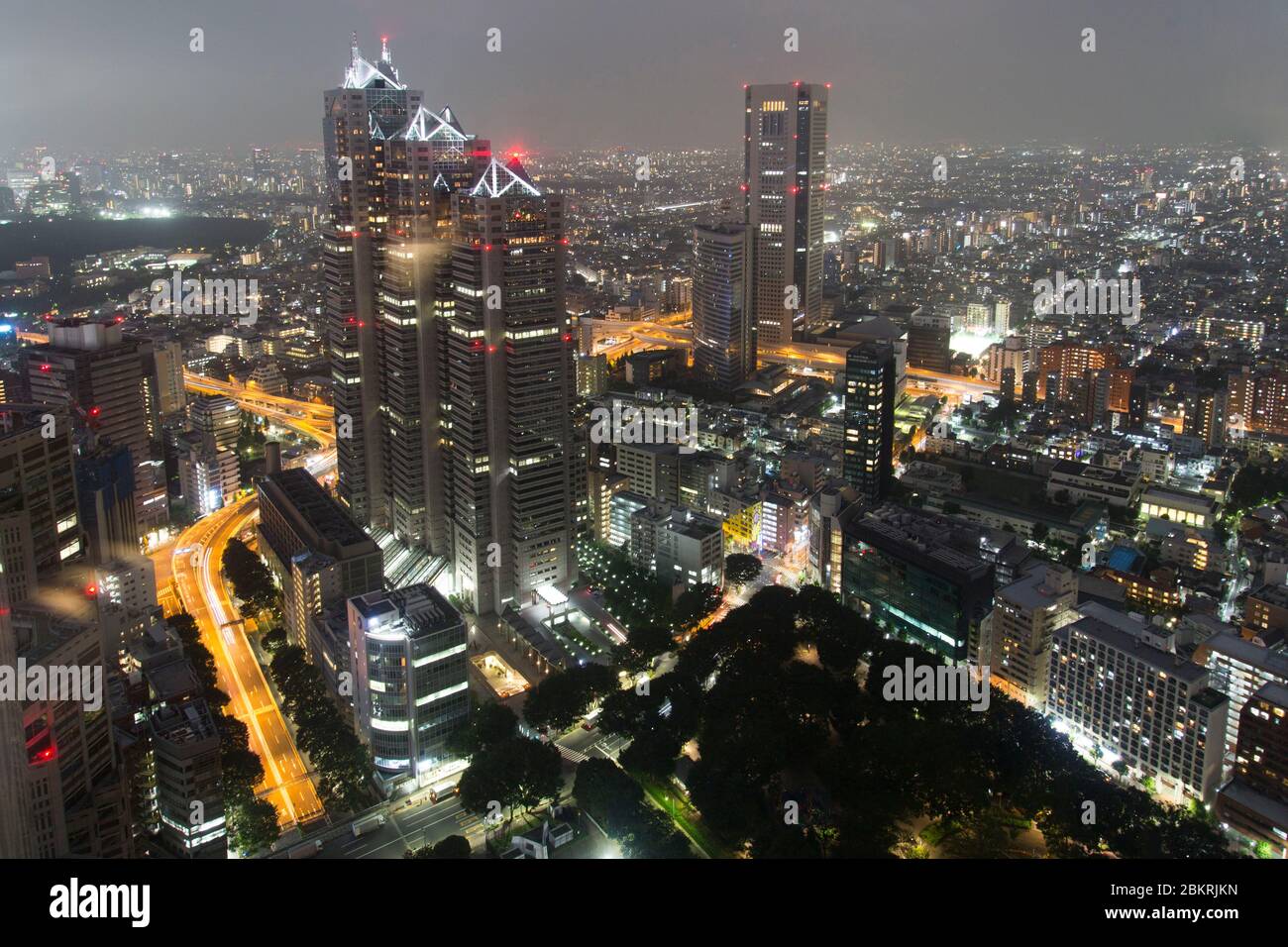 Japan, Honshu Island, Kanto Region, Tokyo, Shinjuku Geschäftsviertel vom Rathausturm II, Sitz der Stadtverwaltung von Tokio oder dem Regierungsgebäude von Tokio aus gesehen Stockfoto