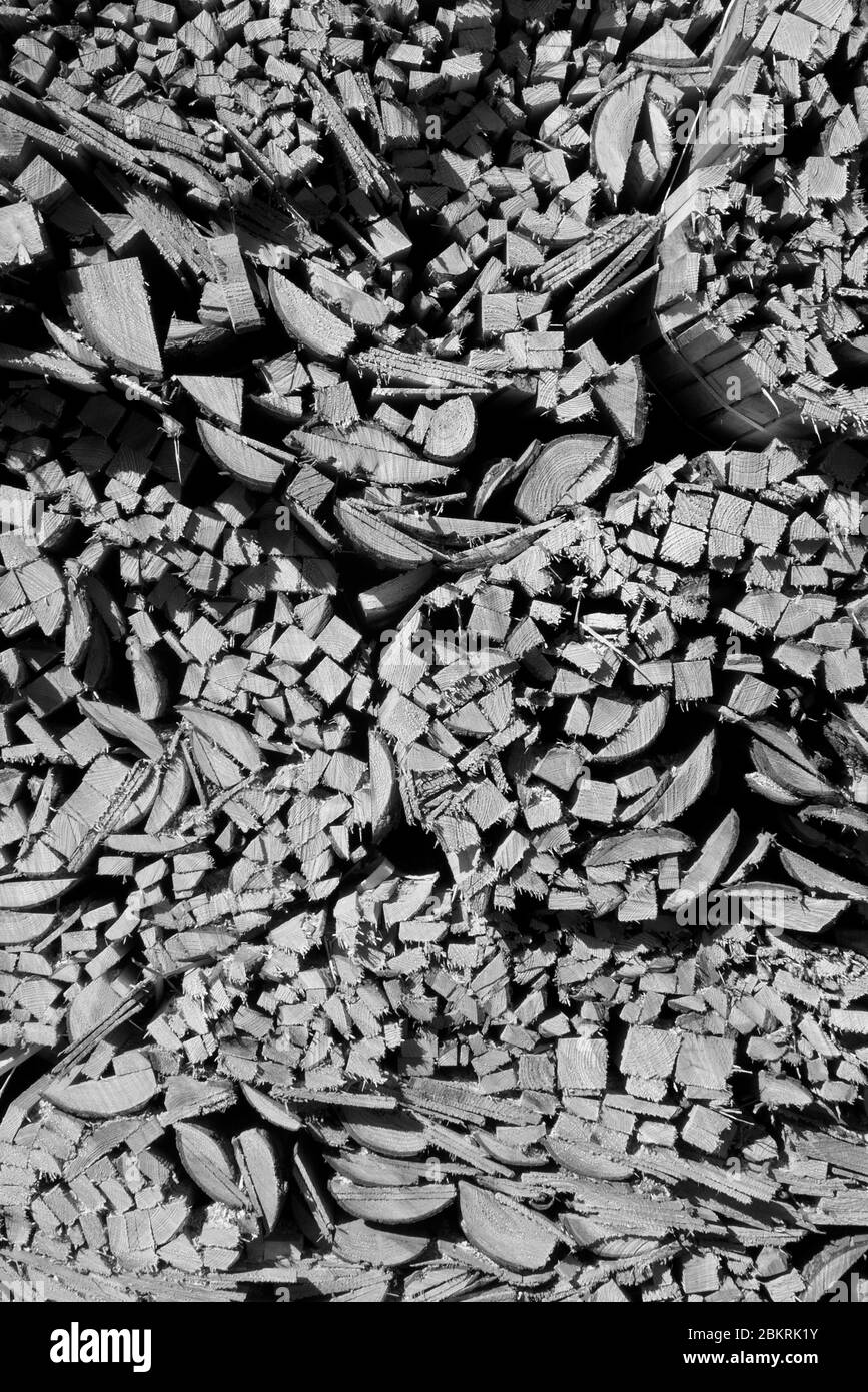 Ein Nahaufnahme Schwarz-Weiß-Bild eines Holzstapels Stockfoto
