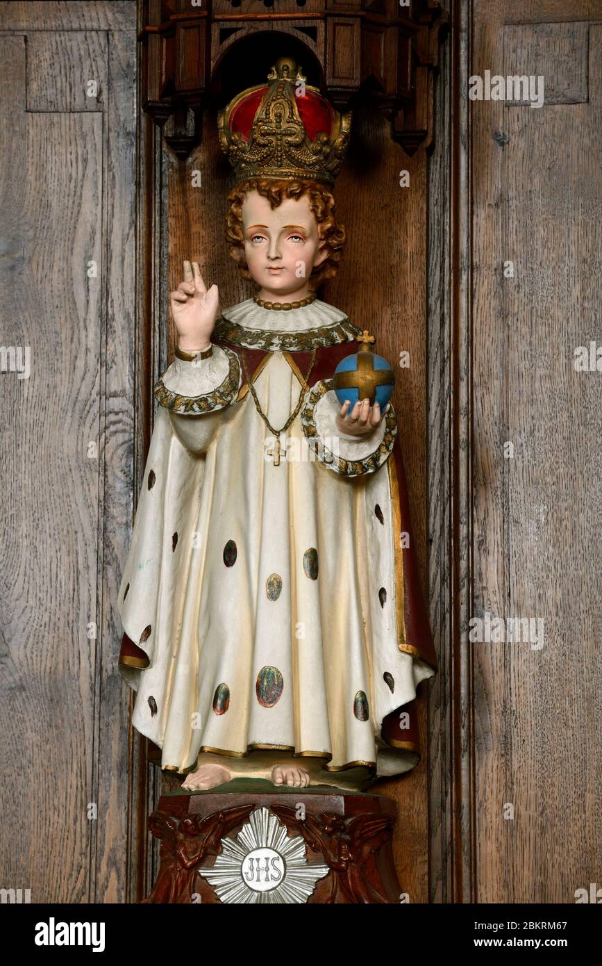Frankreich, Doubs, Chantrans, Himmelfahrtskirche aus dem 16. Jahrhundert, Statue Enfant Jesus de Prague Stockfoto
