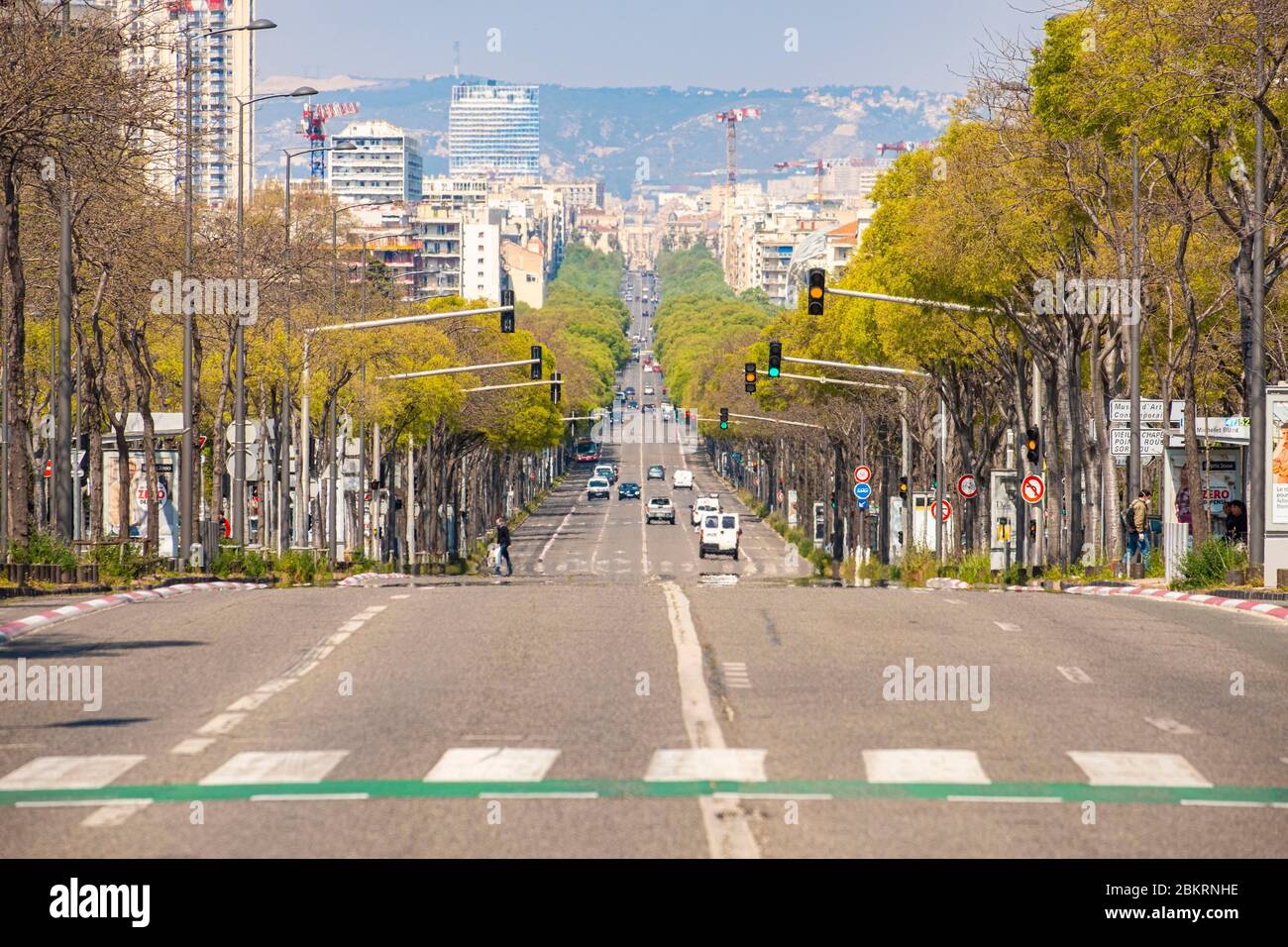 Frankreich, Bouches du Rhone, Marseille, Covid-19 oder Coronavirus Sperrung, Boulevard Michelet ohne Verkehr Stockfoto