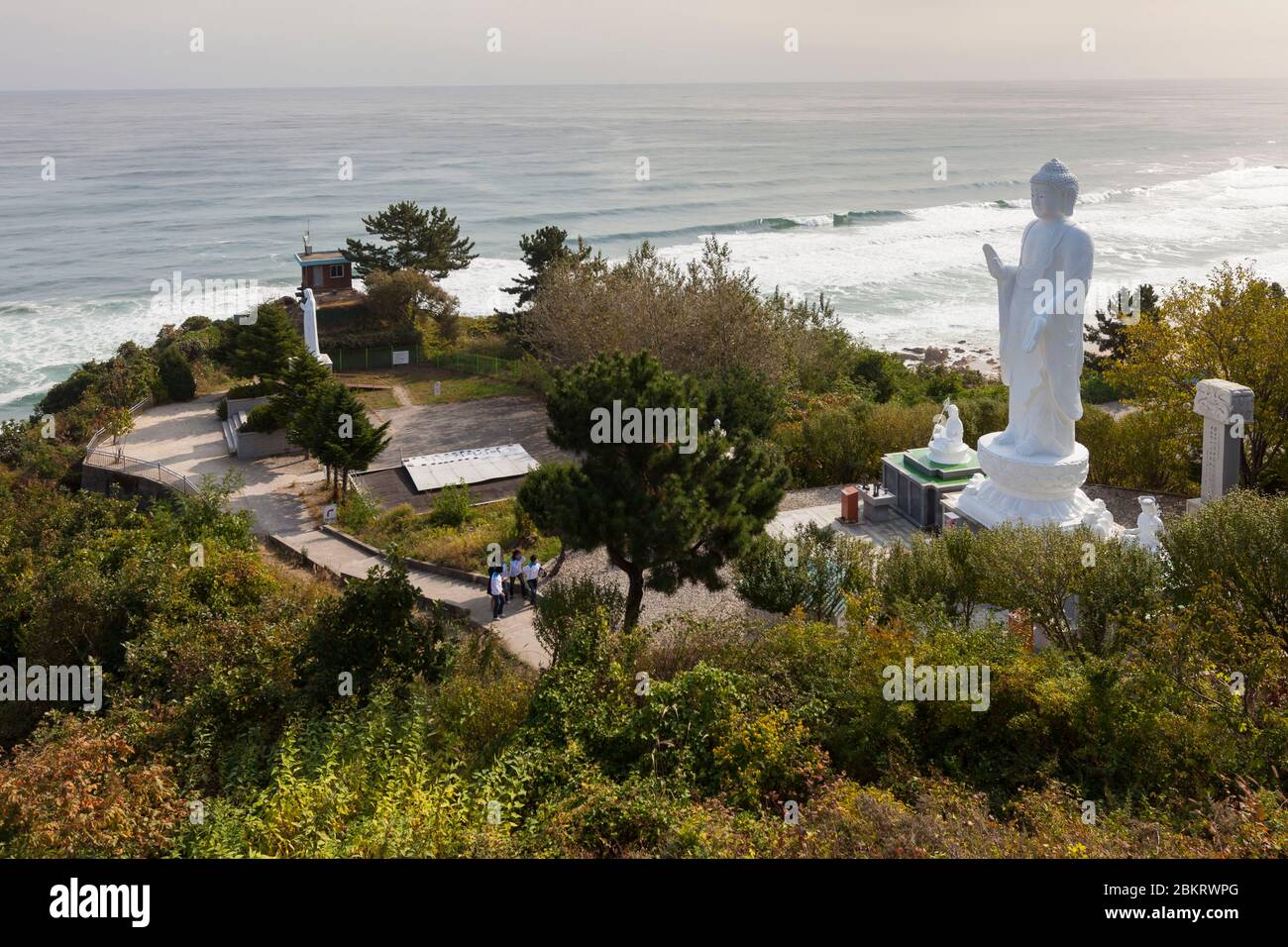 Südkorea, Provinz Gangwon, Goseong, Unification Observatory, Buddha-Statue und Strand Stockfoto