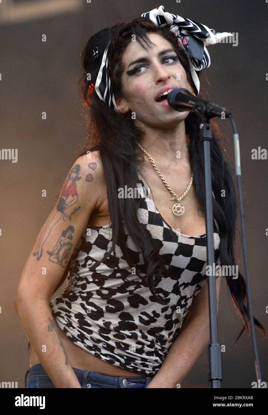 Amy Winehouse auf der Bühne des V Festival Weston Park in Shropshire am 16. August 2008 Bild von Simon Hadley Stockfoto