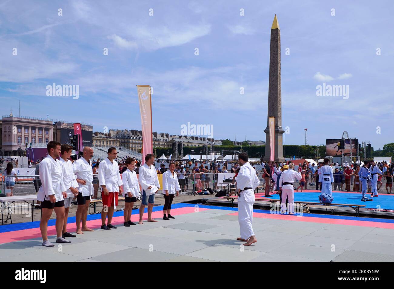 Frankreich, Paris, Place de la Concorde verwandelt sich in ein Sportzentrum für Paris 2024 Olympic Day, Judo-Unterricht Stockfoto