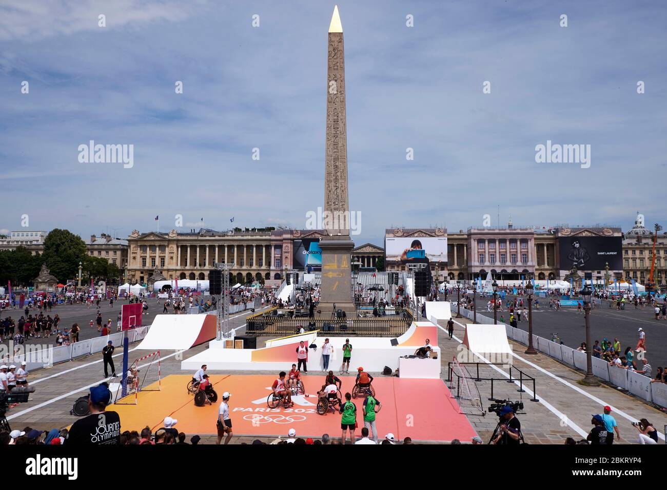 Frankreich, Paris, Place de la Concorde verwandelt sich in ein Sportzentrum für Paris 2024 Olympic Day, handdisport Handballspiel Stockfoto